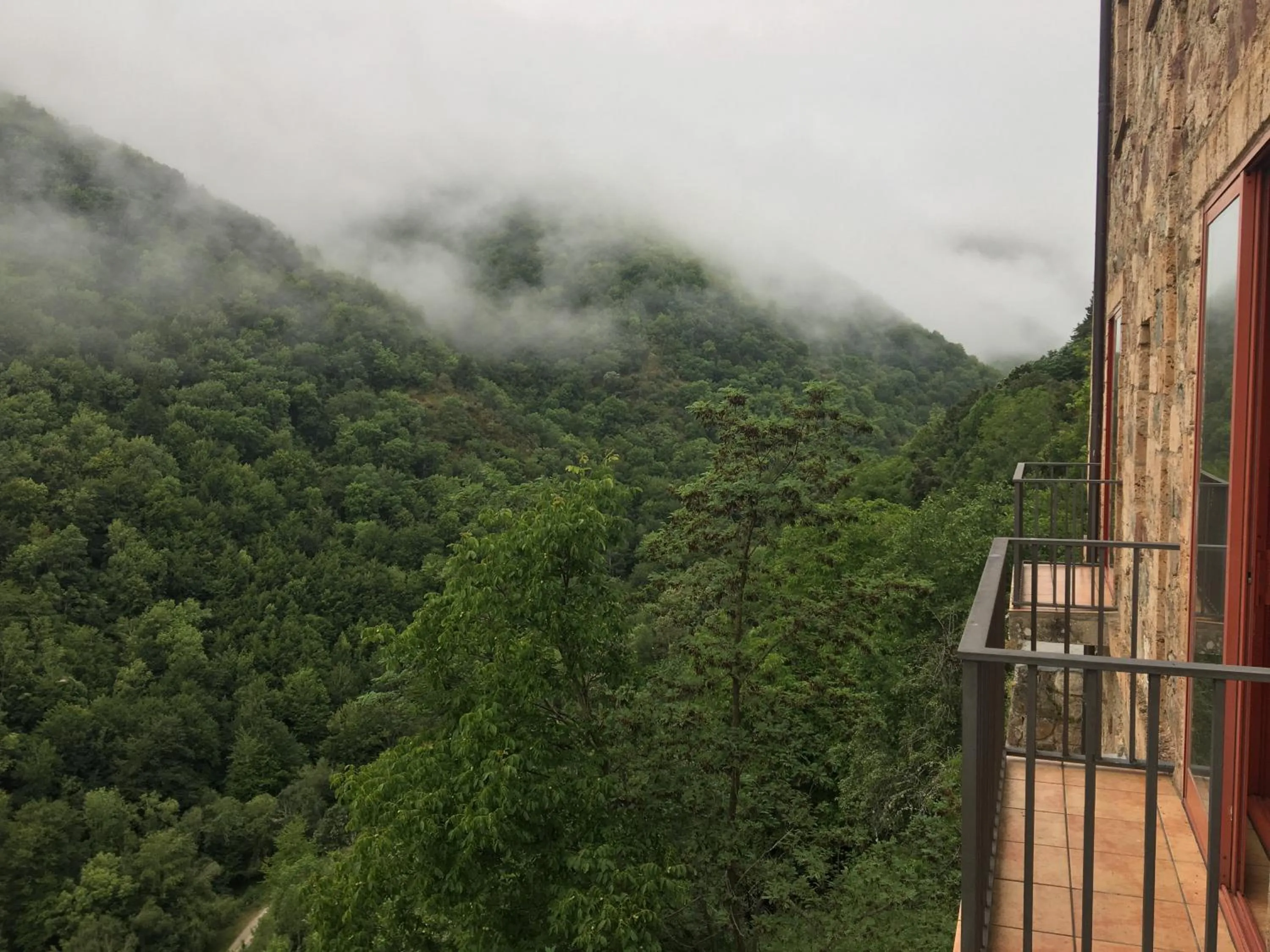 MONASTERIO de SANTA MARÍA DE VALVANERA