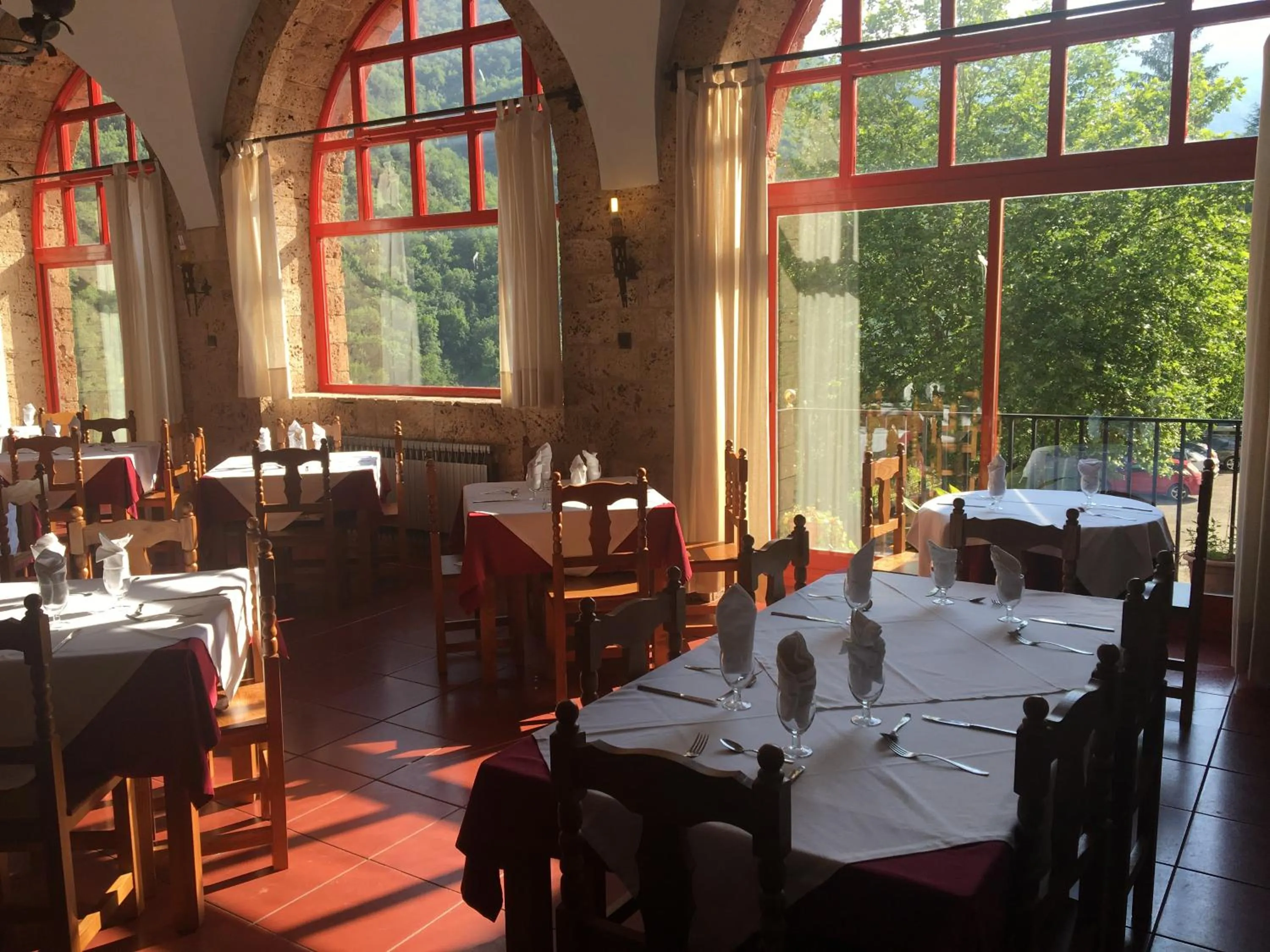 Restaurant/places to eat in MONASTERIO de SANTA MARÍA DE VALVANERA