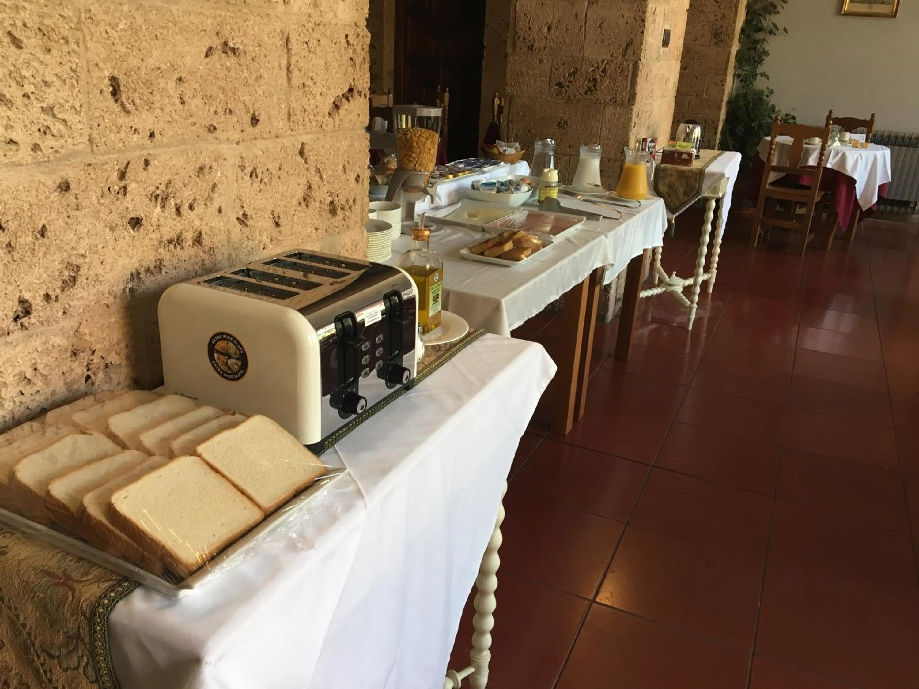 Restaurant/places to eat in MONASTERIO de SANTA MARÍA DE VALVANERA