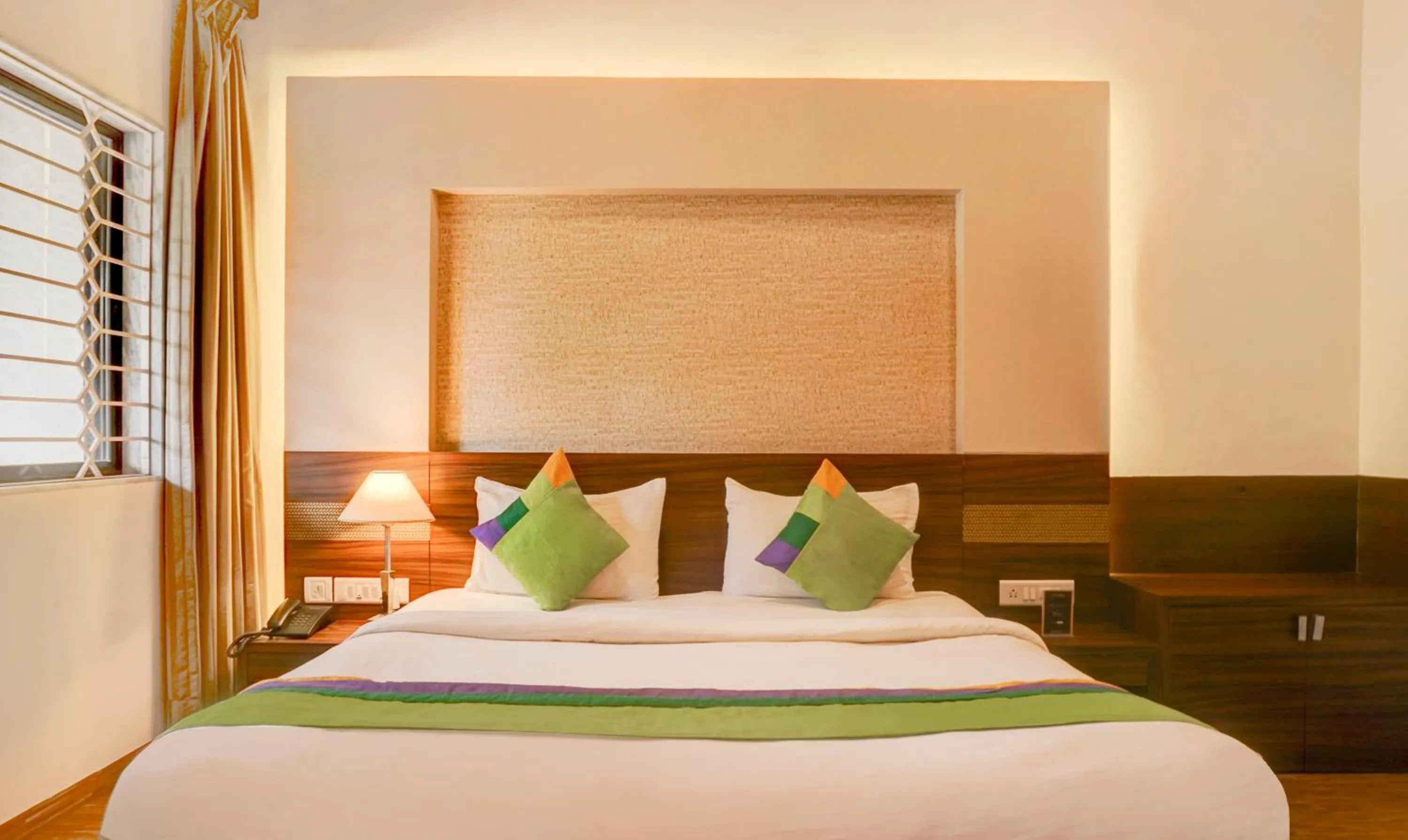 Bedroom, Bed in Treebo Five Elements, Lonavala