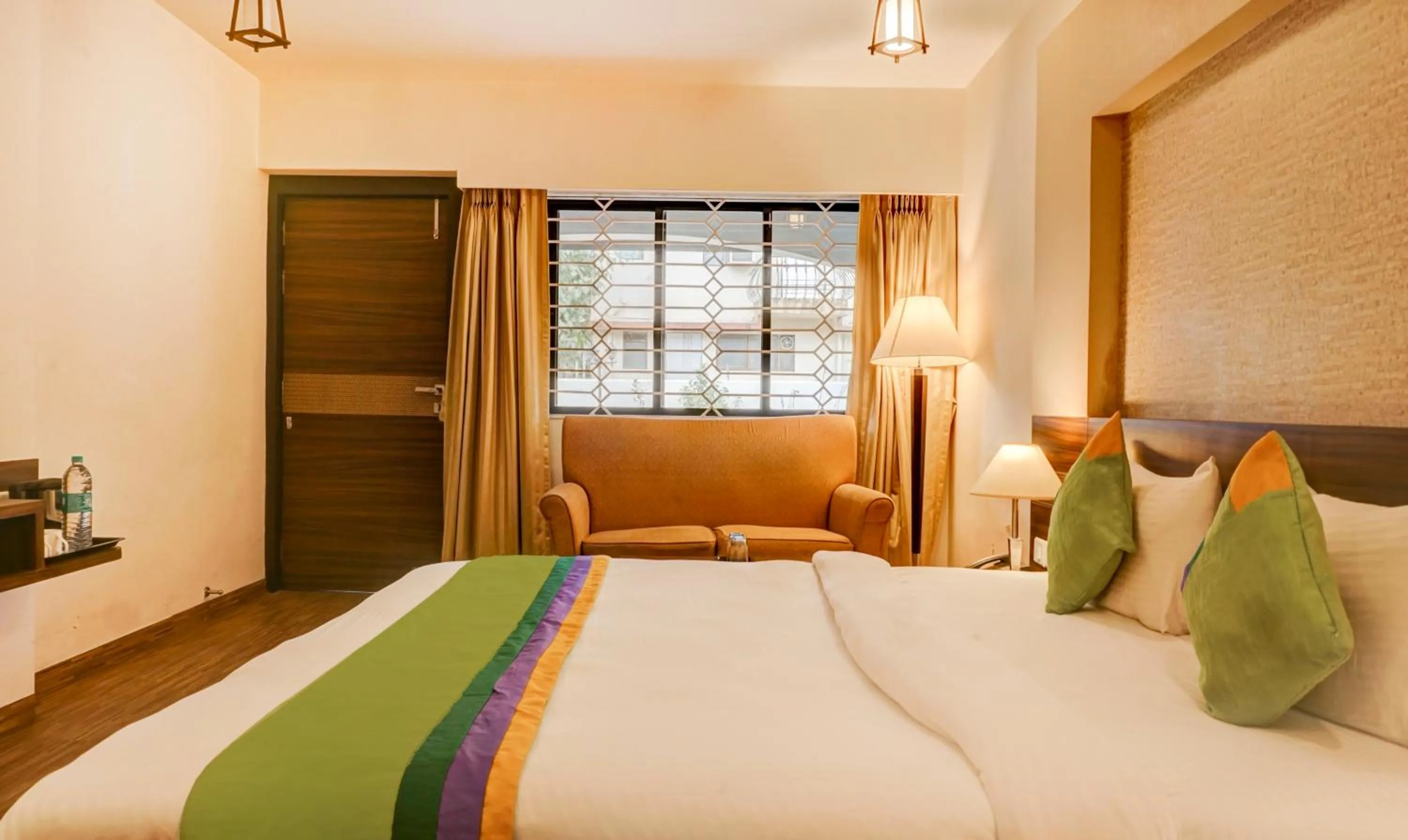 Bedroom, Bed in Treebo Five Elements, Lonavala