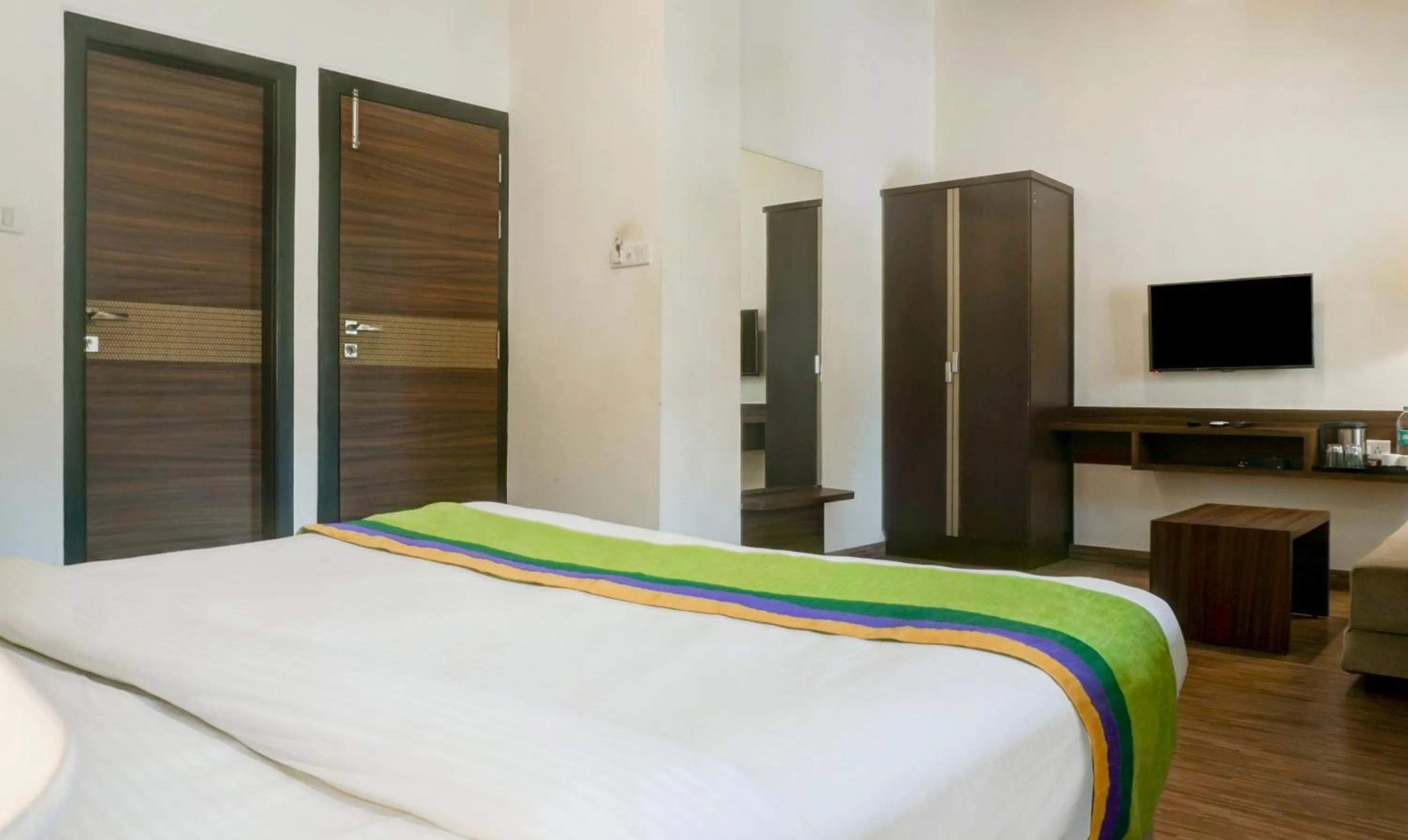 Bedroom, Bed in Treebo Five Elements, Lonavala