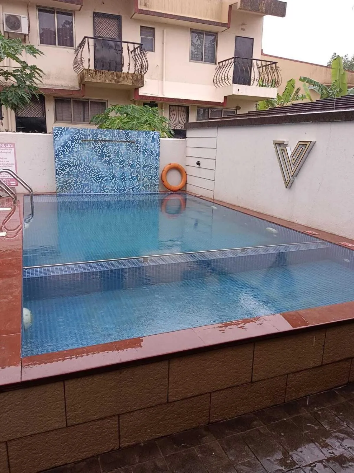 Swimming pool in Treebo Five Elements, Lonavala