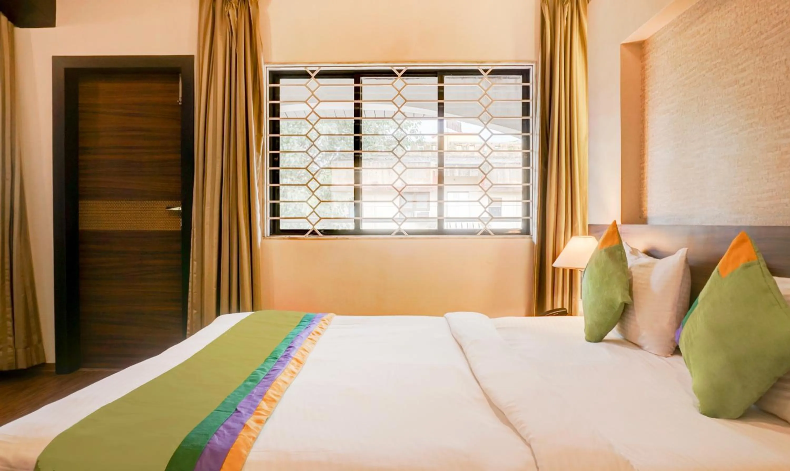 Bedroom, Bed in Treebo Five Elements, Lonavala