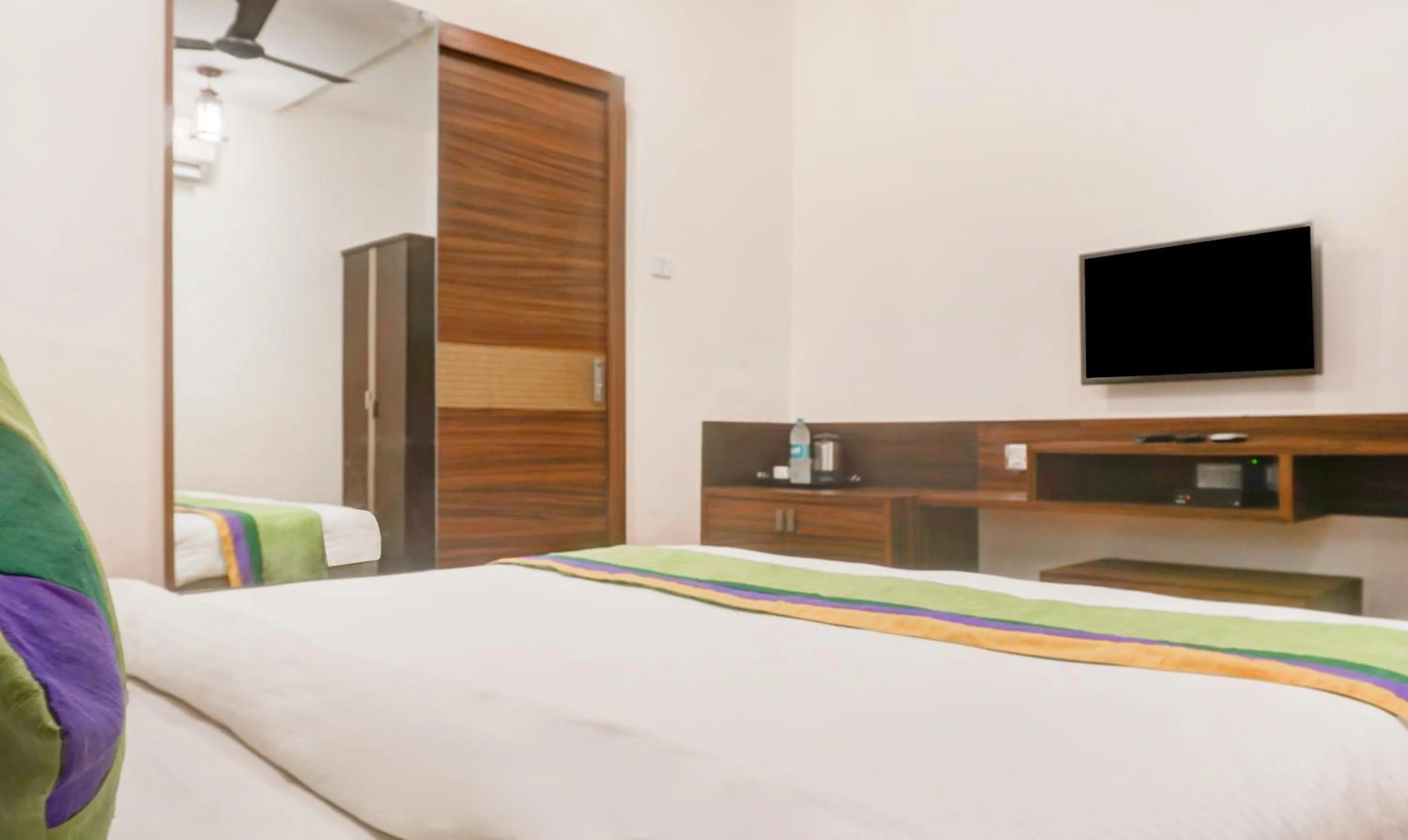 Bedroom, Bed in Treebo Five Elements, Lonavala