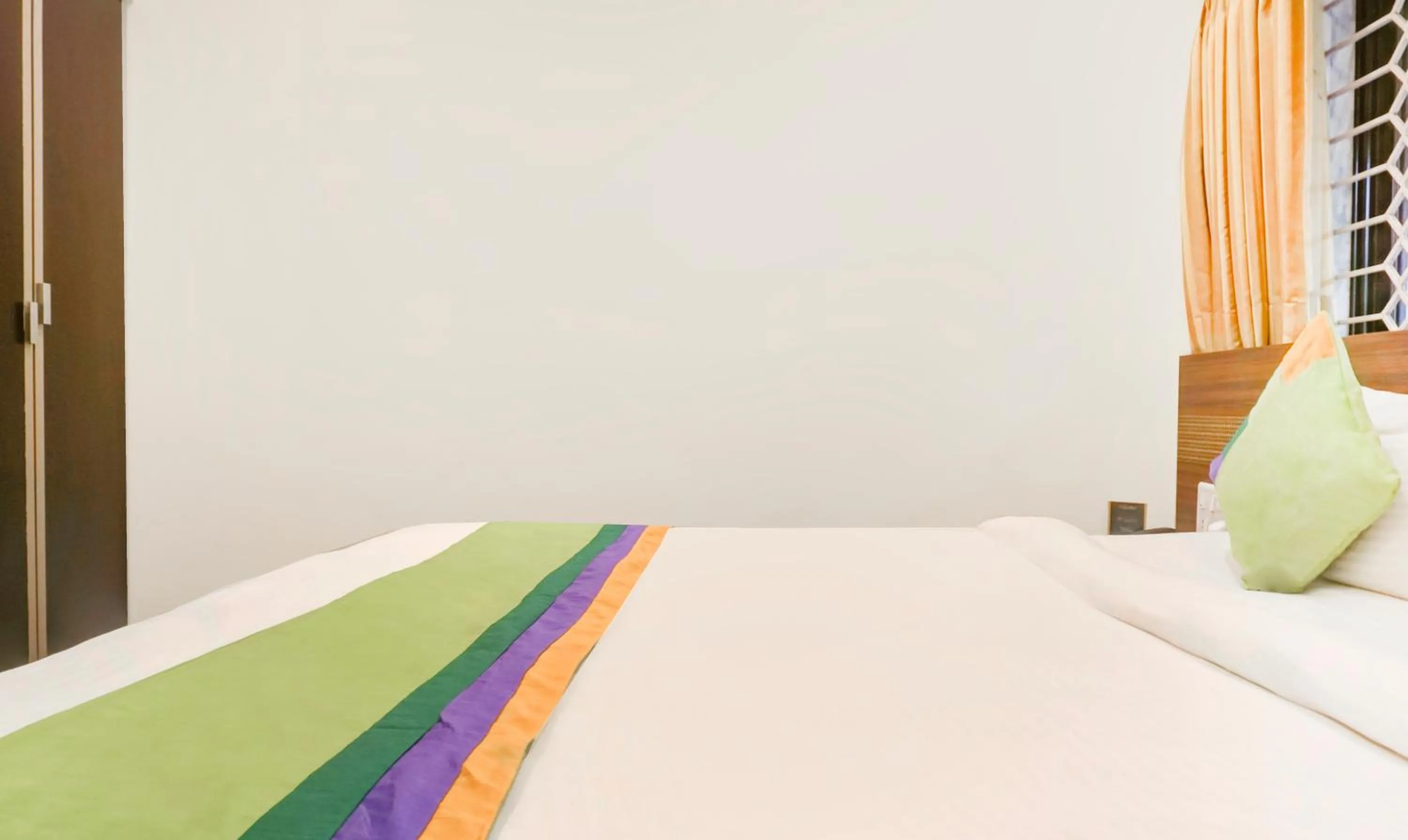 Bedroom, Bed in Treebo Five Elements, Lonavala