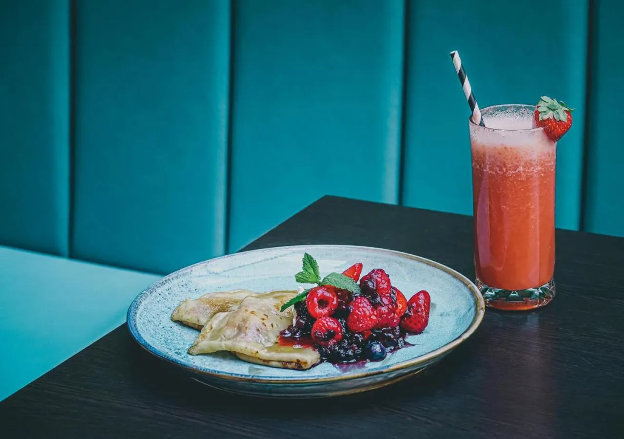 Restaurant/places to eat in The West Park Hotel