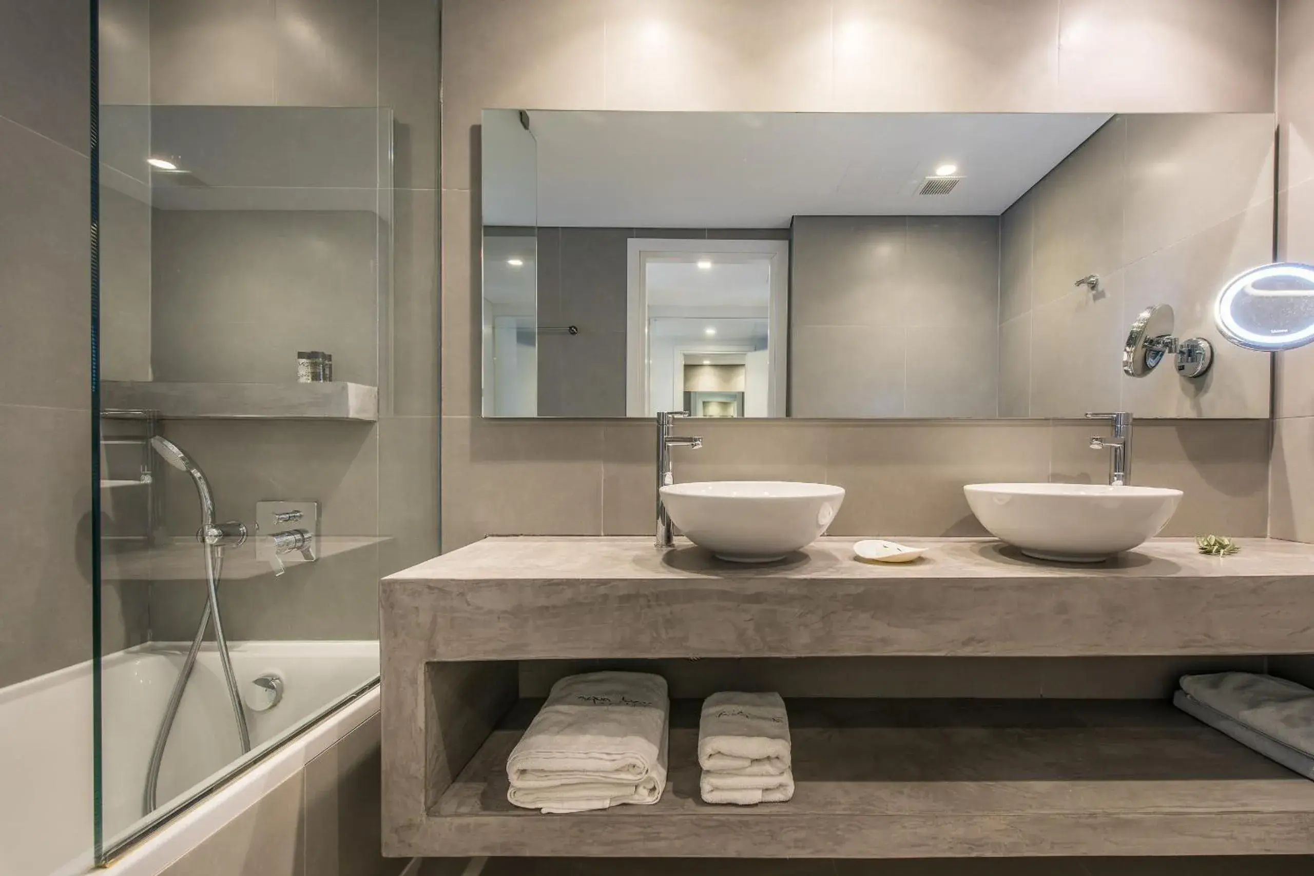 Deluxe Family Room in Aqua Bay Deluxe Family Room in Aqua Bay