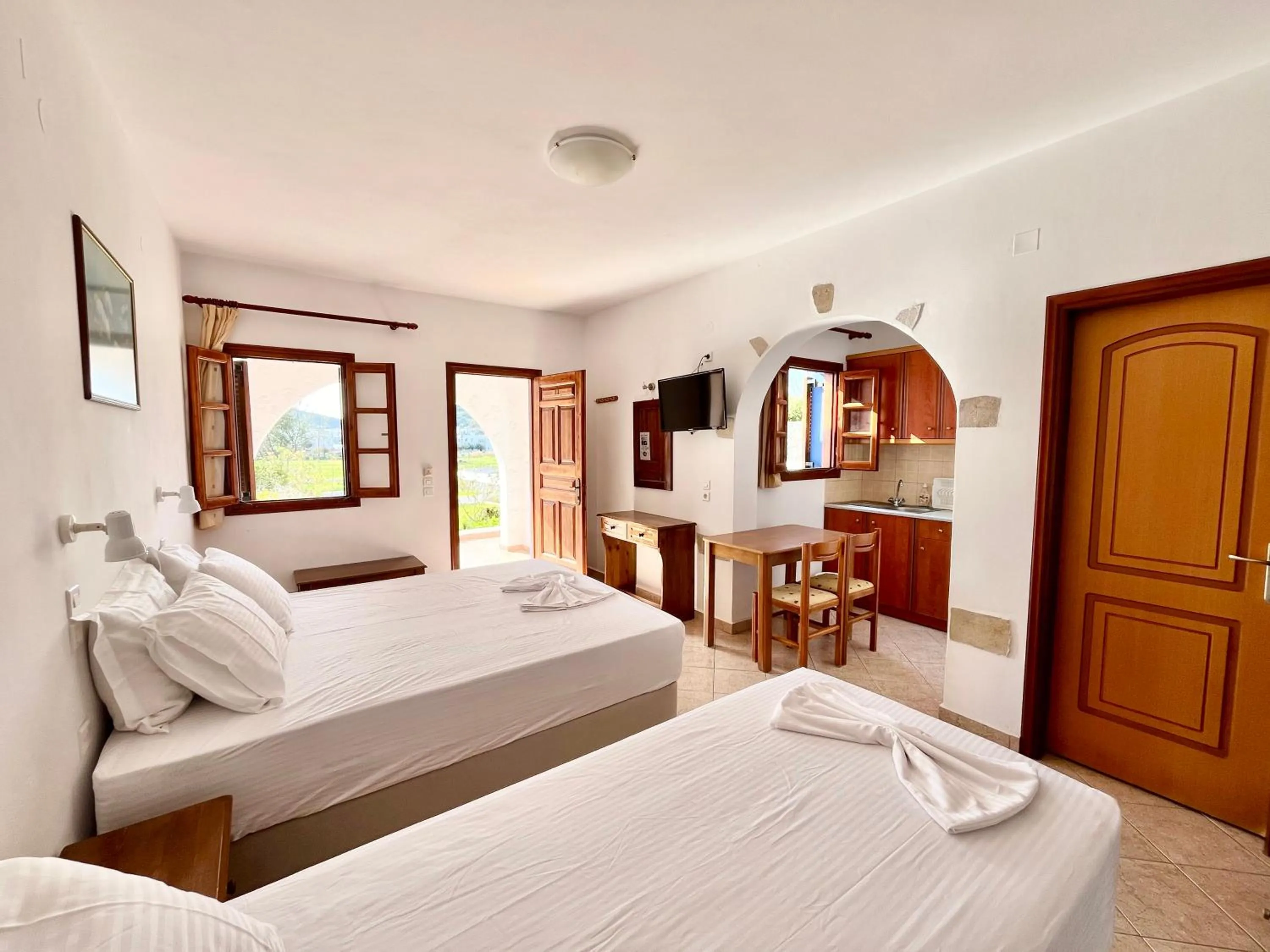 Photo of the whole room, Bed in Nicolas Studios