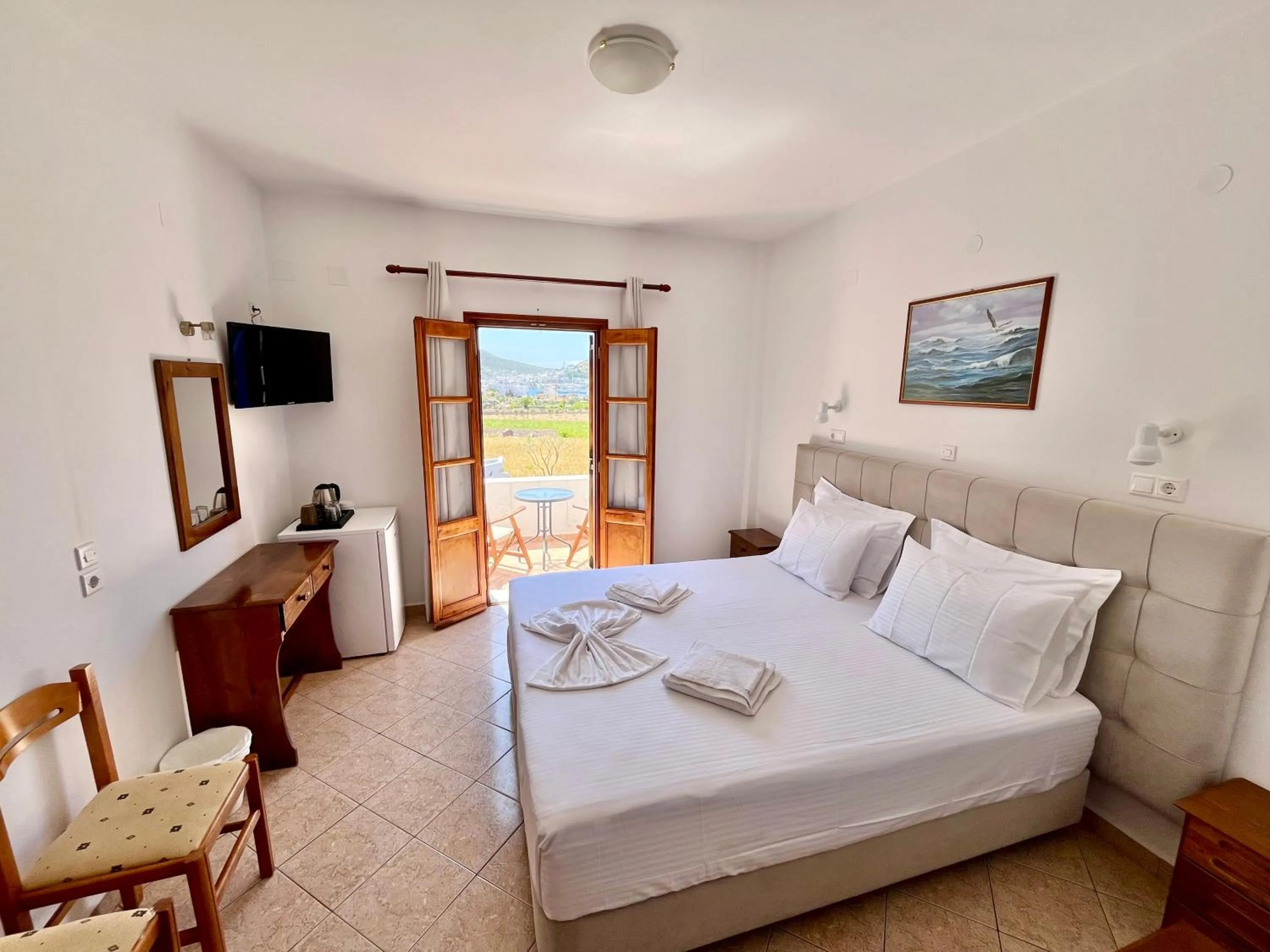 Photo of the whole room, Bed in Nicolas Studios