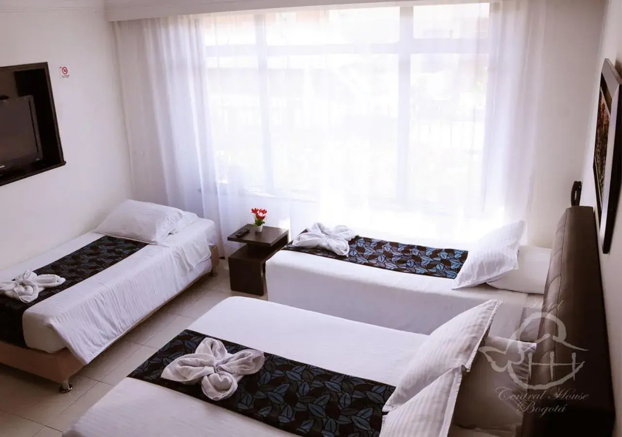 Quadruple Room in Hotel Central House a 5 min de la Embajada Americana Quadruple Room in Hotel Central House a 5 min de la Embajada Americana