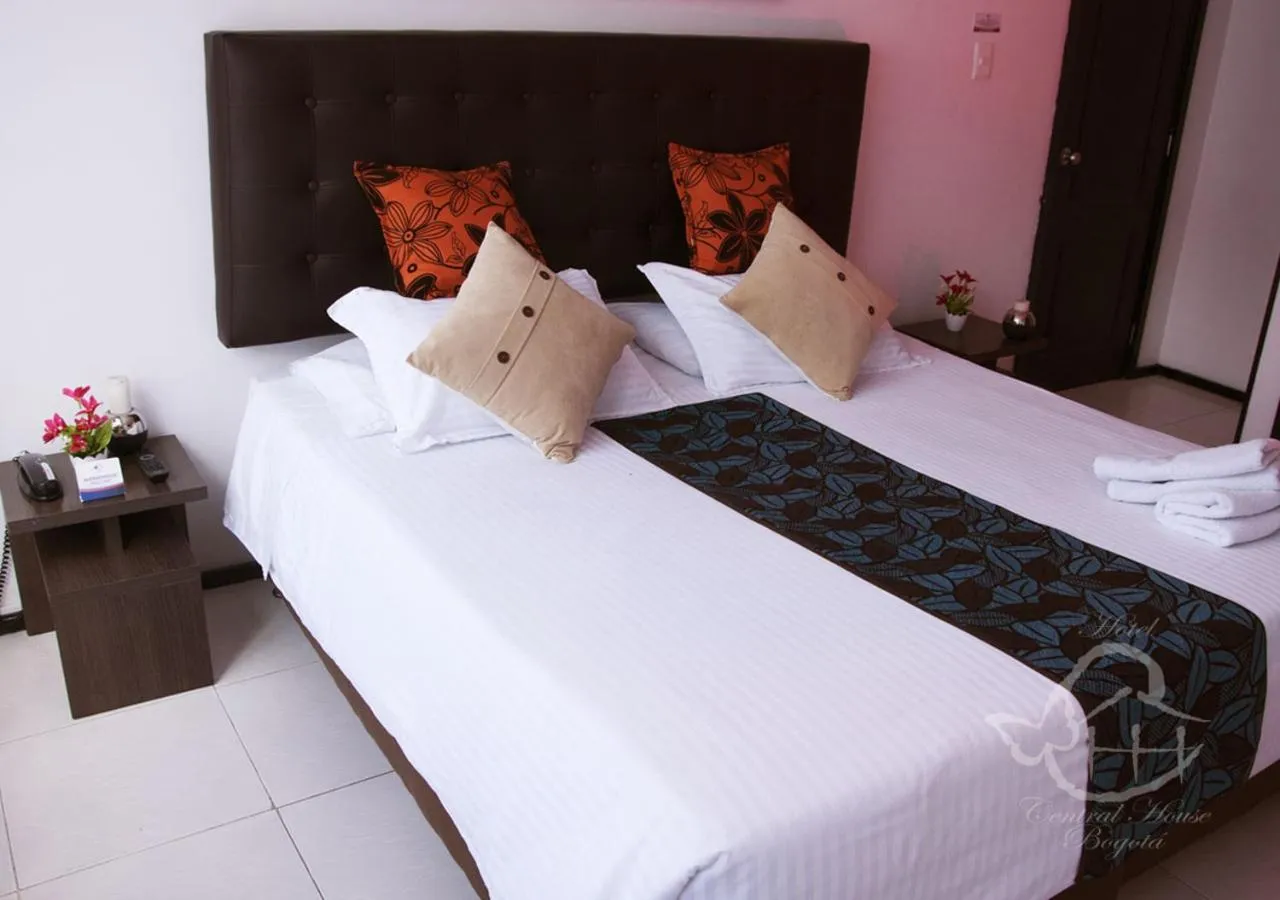 Photo of the whole room, Bed in Hotel Central House a 5 min de la Embajada Americana