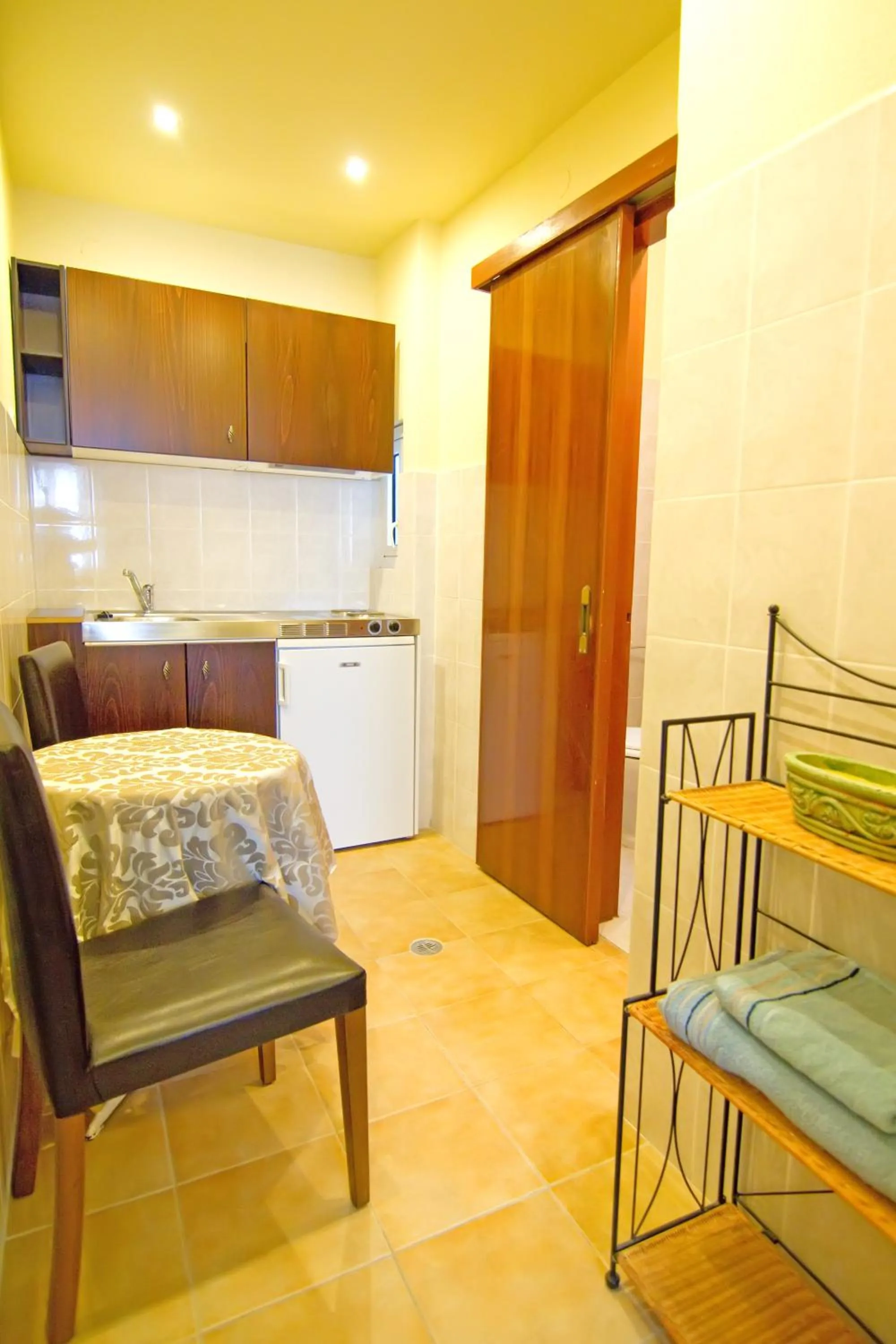 Kitchen or kitchenette in Minos Pension