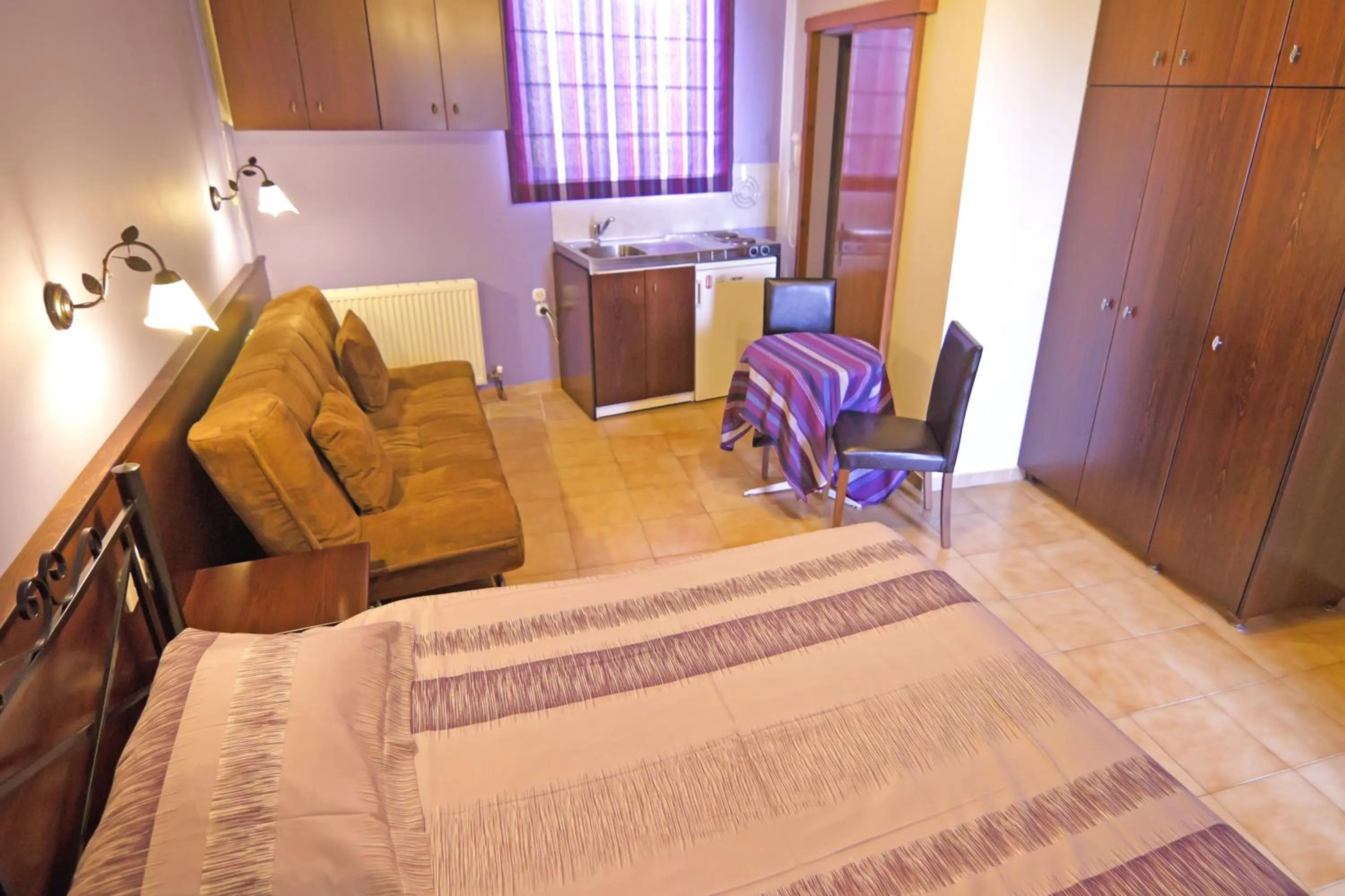 Photo of the whole room in Minos Pension