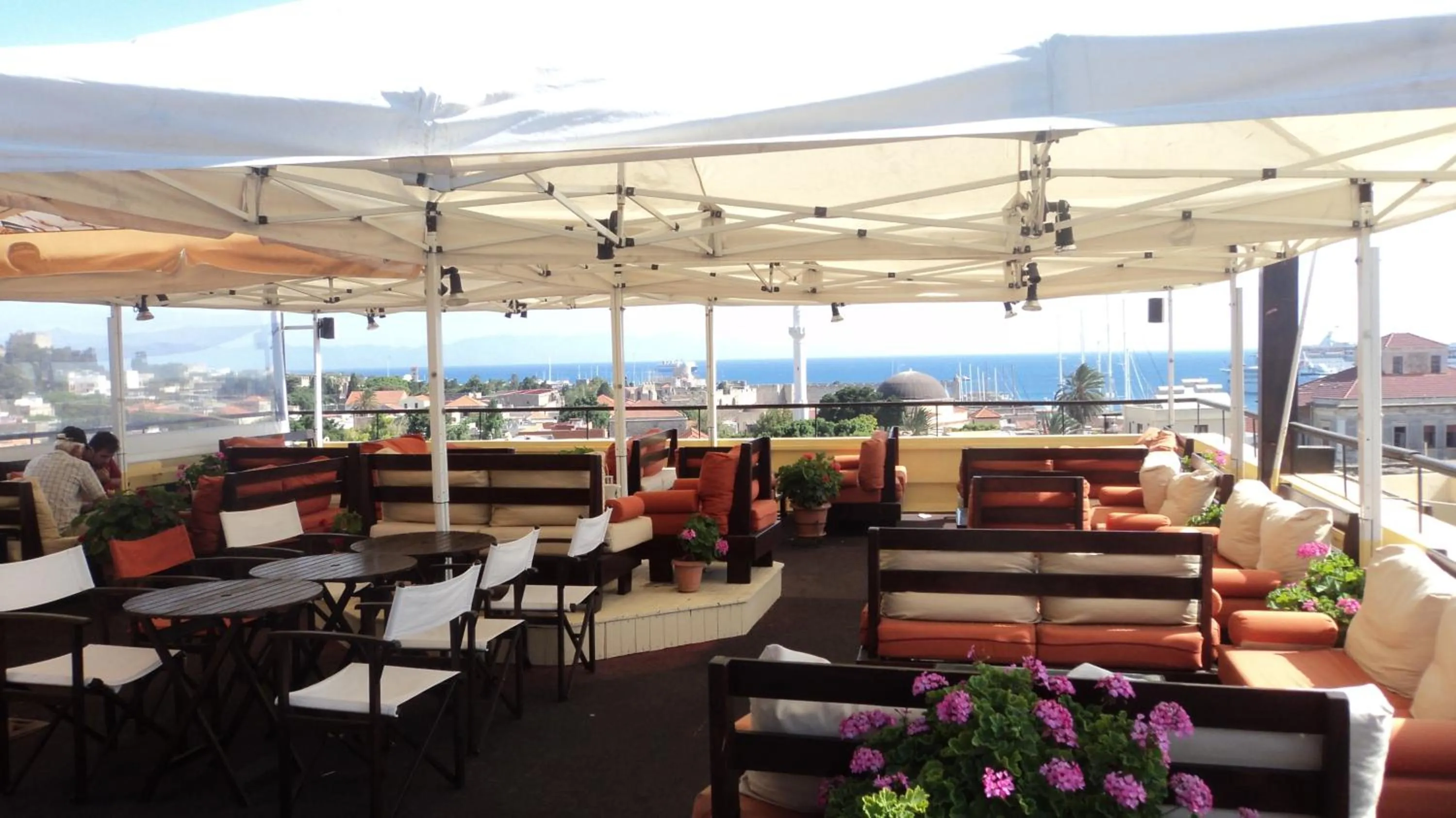 Restaurant/places to eat in Minos Pension