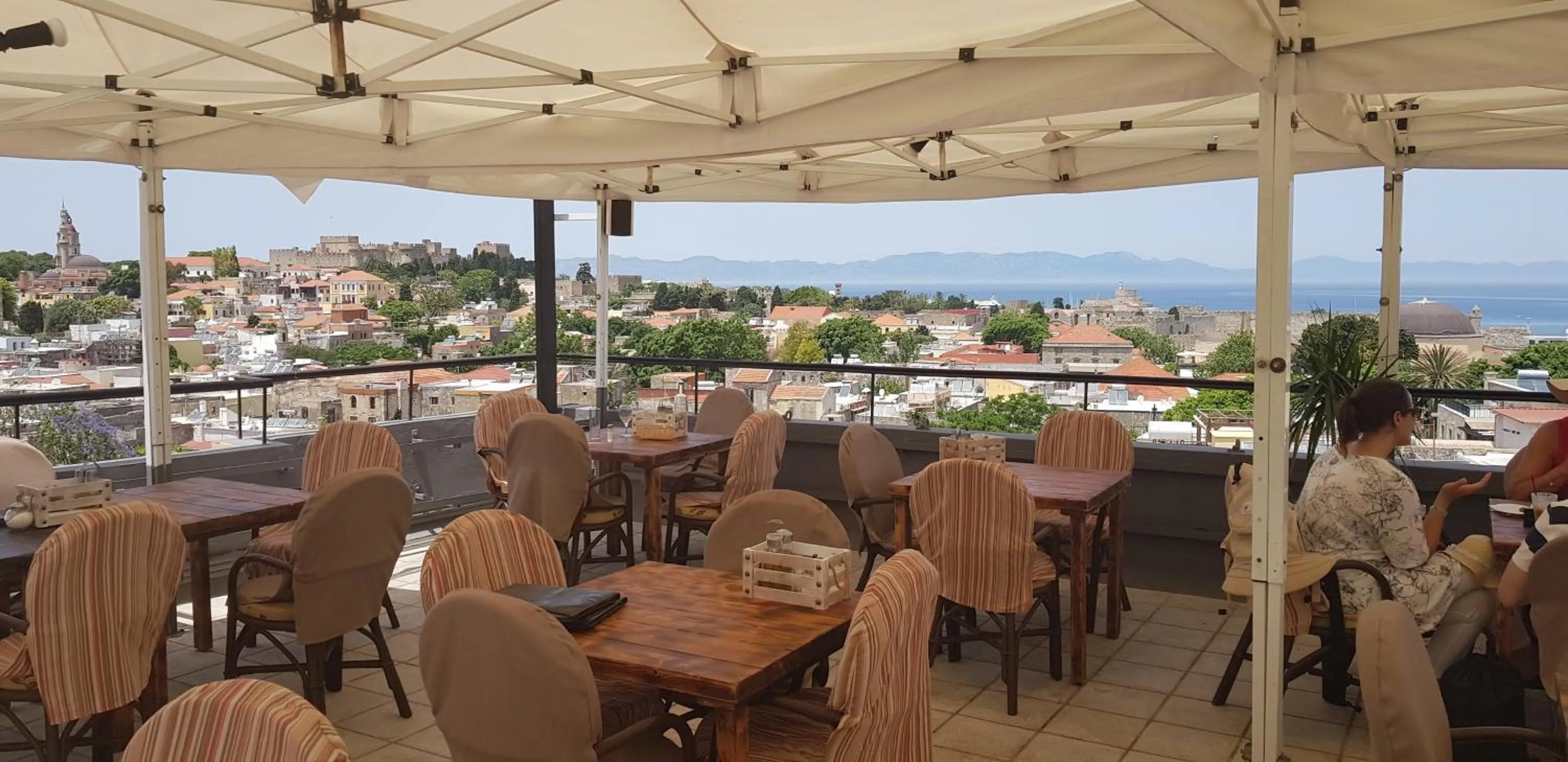 Restaurant/places to eat in Minos Pension