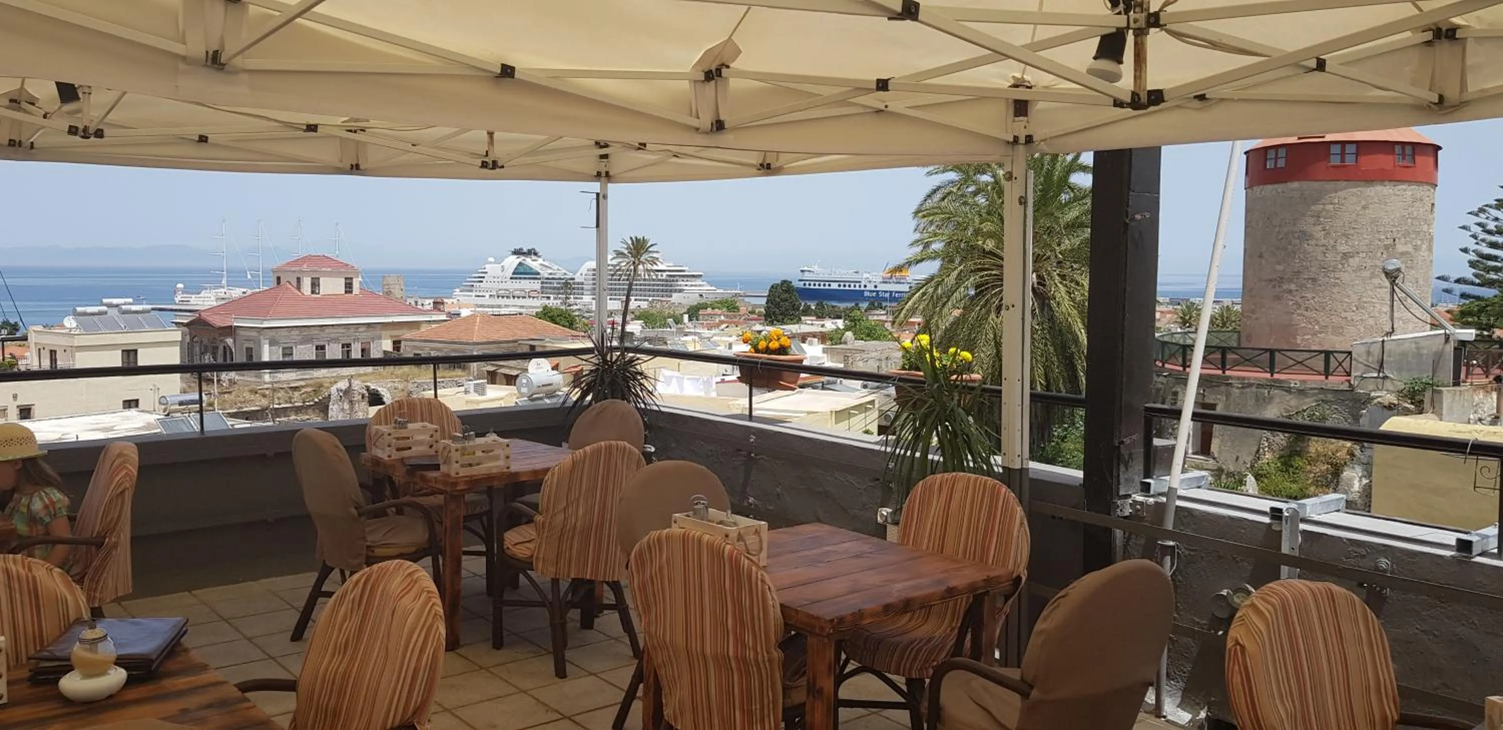 Restaurant/places to eat in Minos Pension