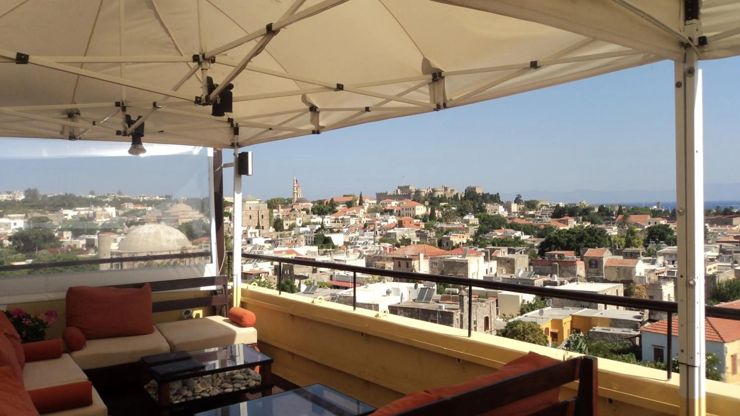 Restaurant/places to eat in Minos Pension