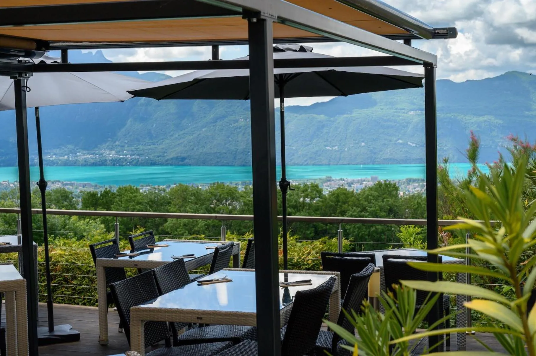 Patio in Logis Hôtel Le Bellevue