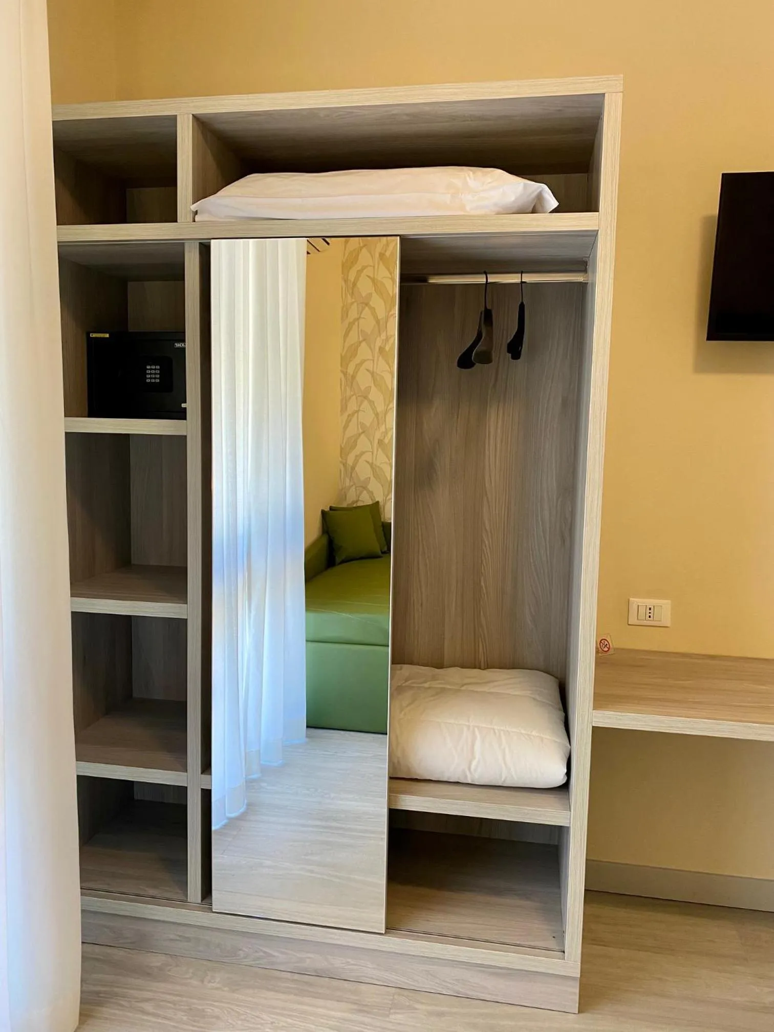 Bedroom, Bed in Hotel Liu