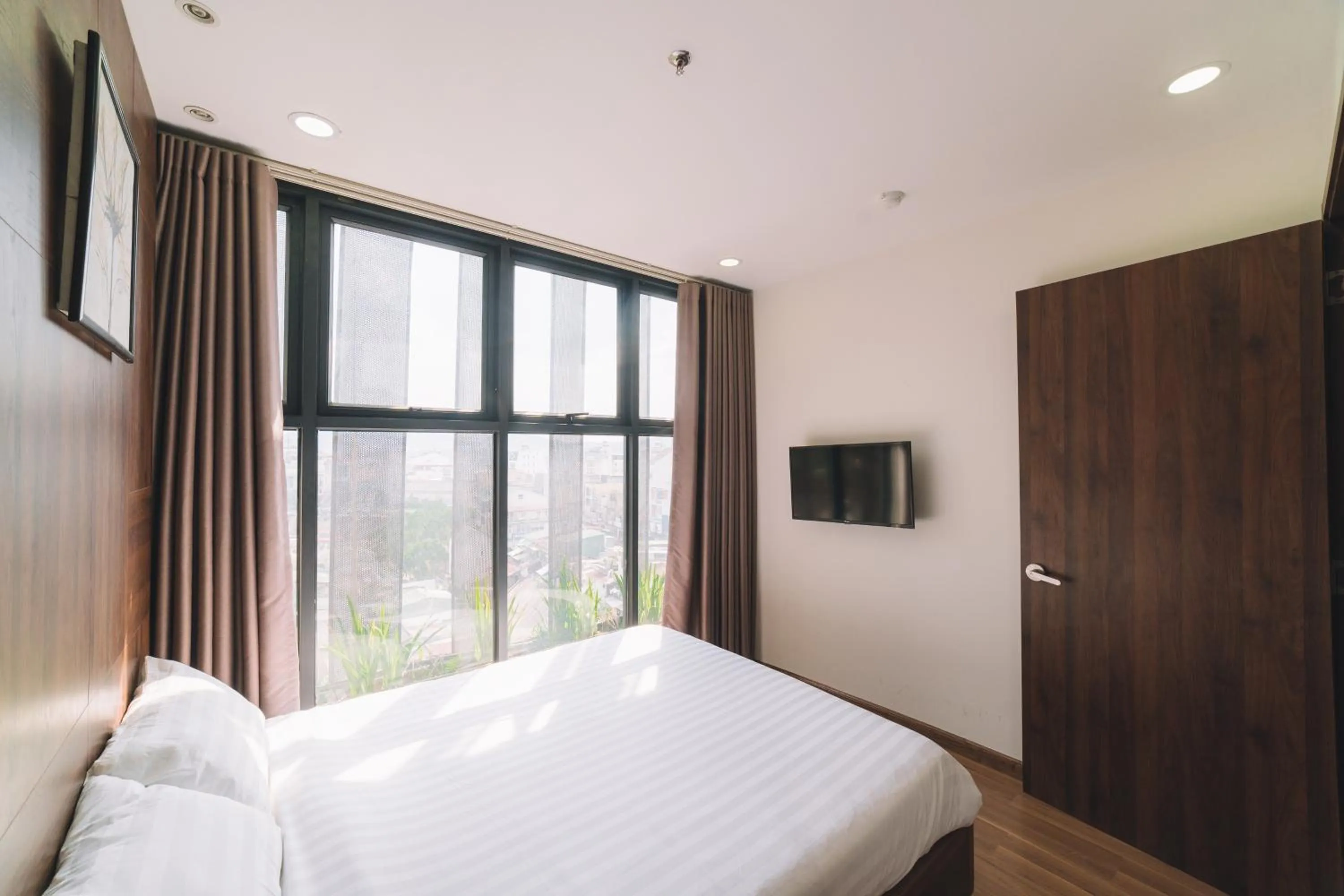 Communal lounge/ TV room, Bed in Dalat Center Residence