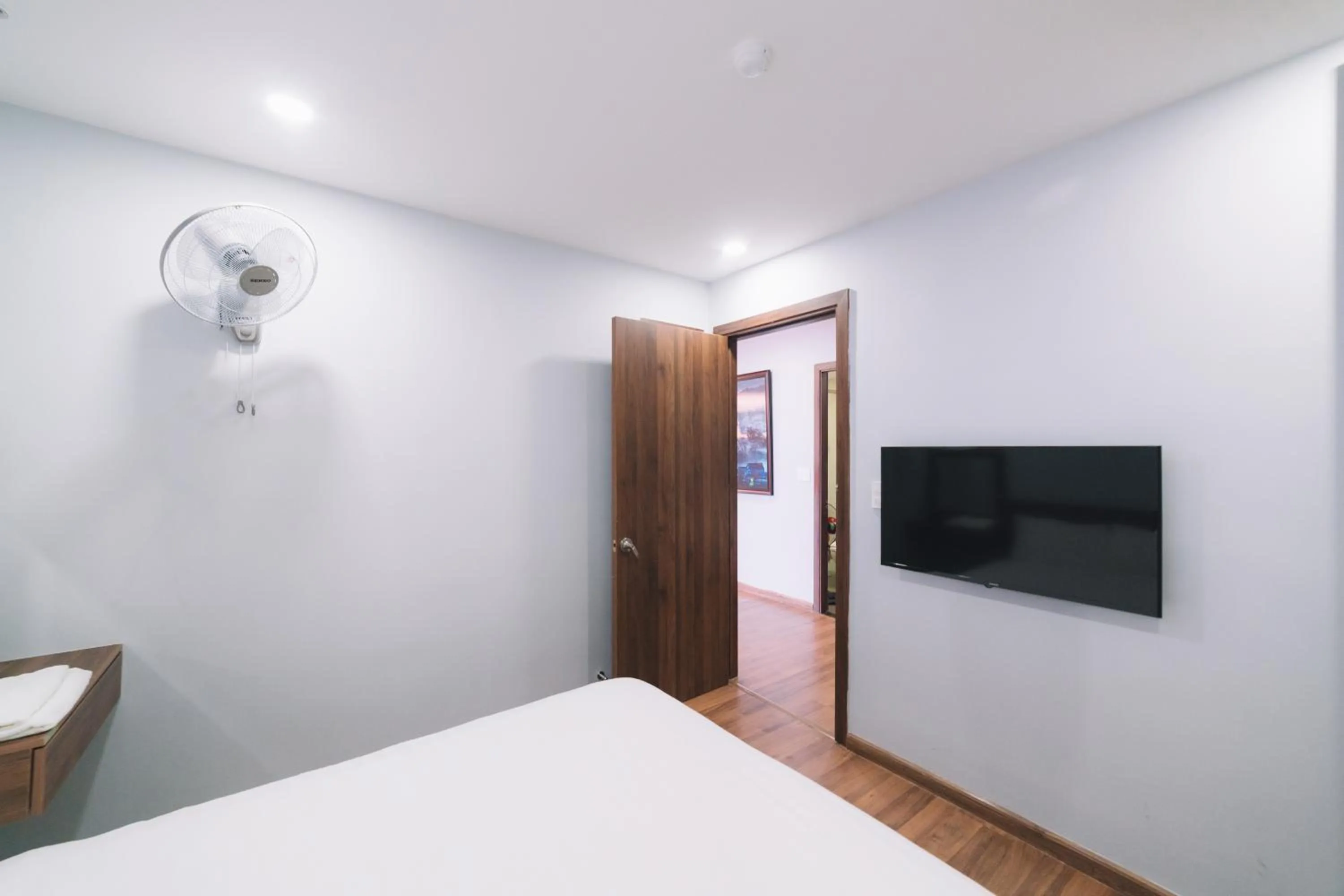 Communal lounge/ TV room, Bed in Dalat Center Residence