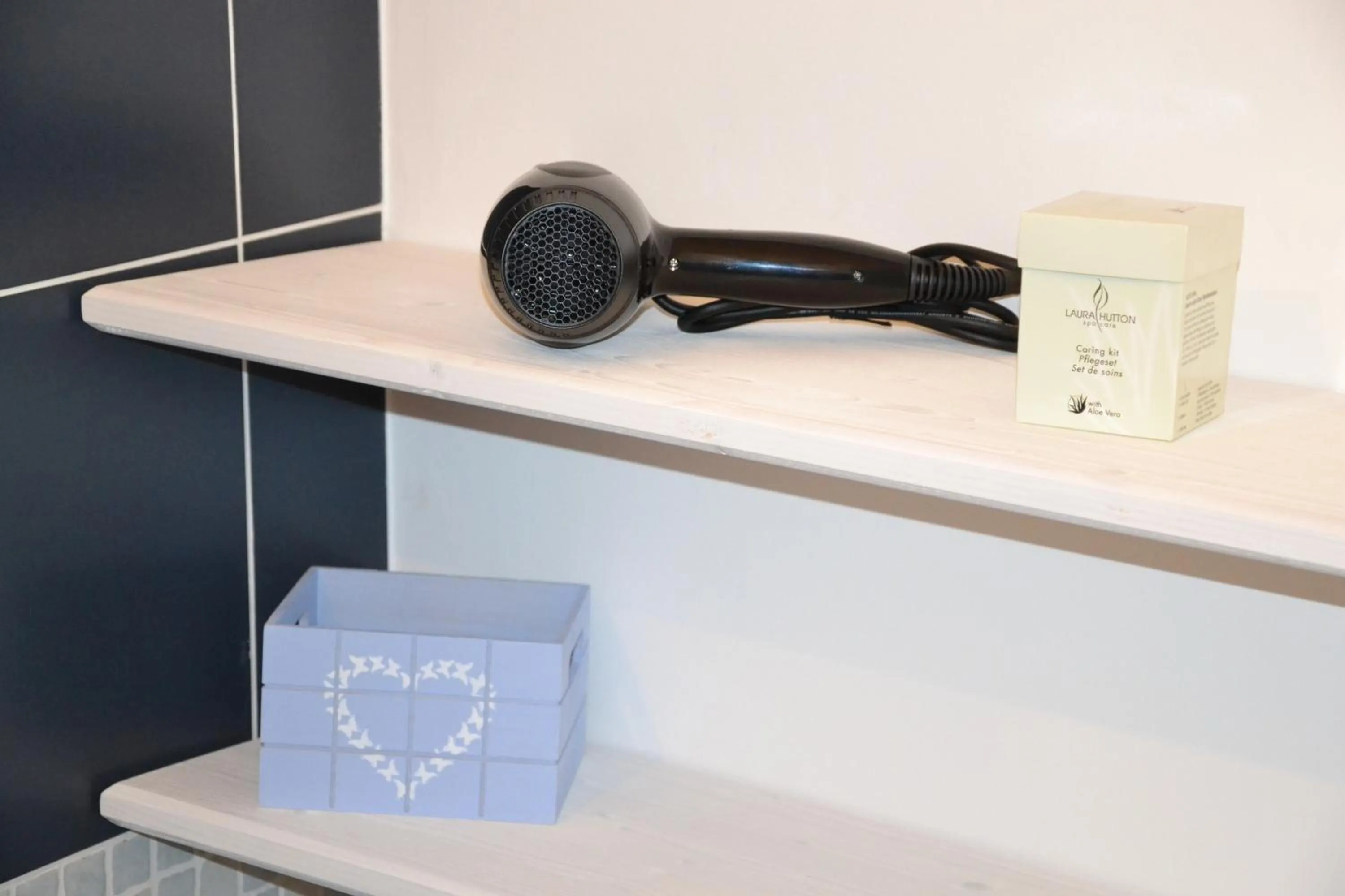 Decorative detail in B&B Cherry Season