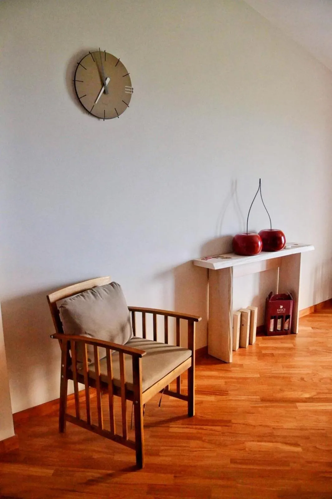 Communal lounge/ TV room in B&B Cherry Season