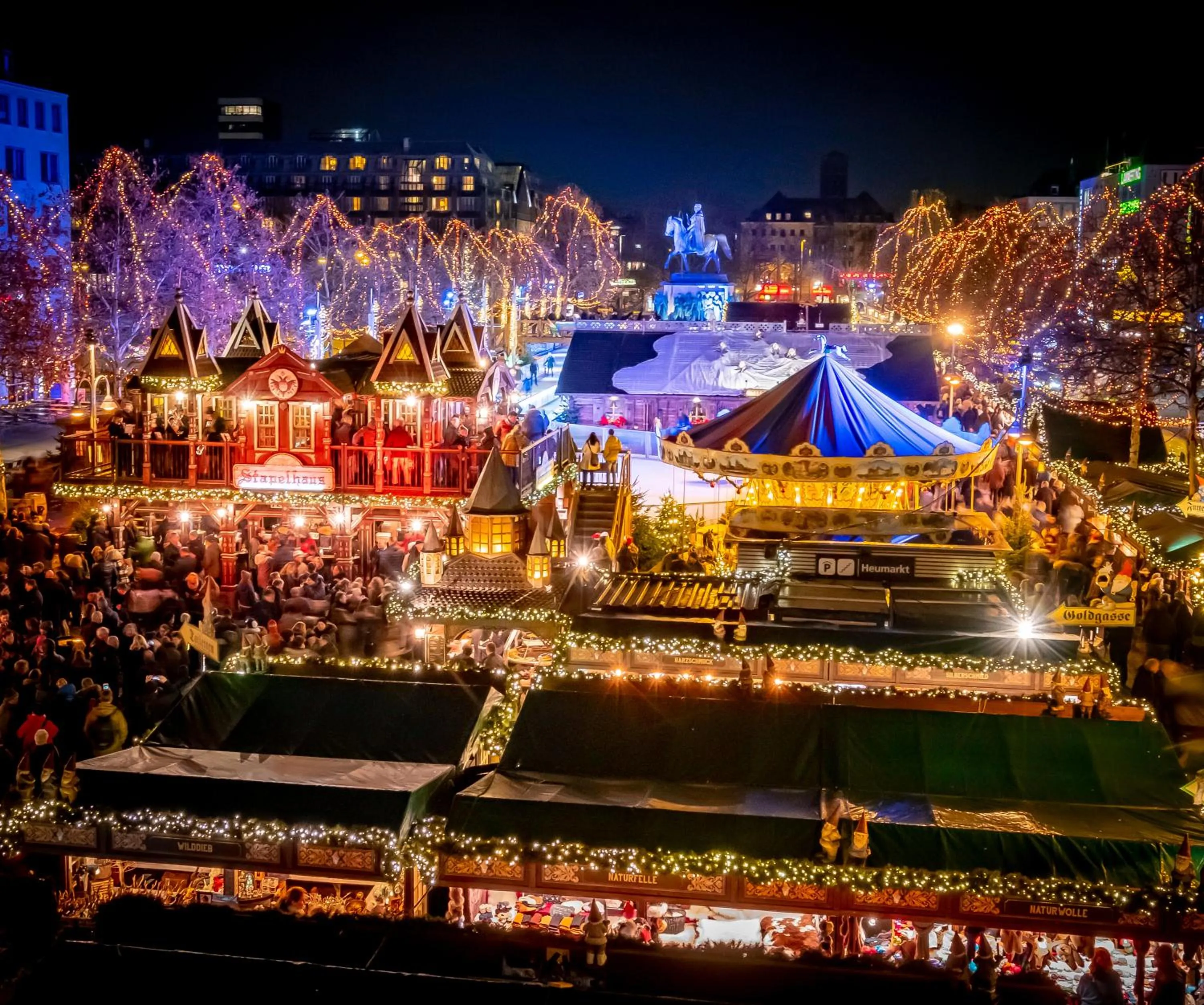 City view in XII Apostel Albergo