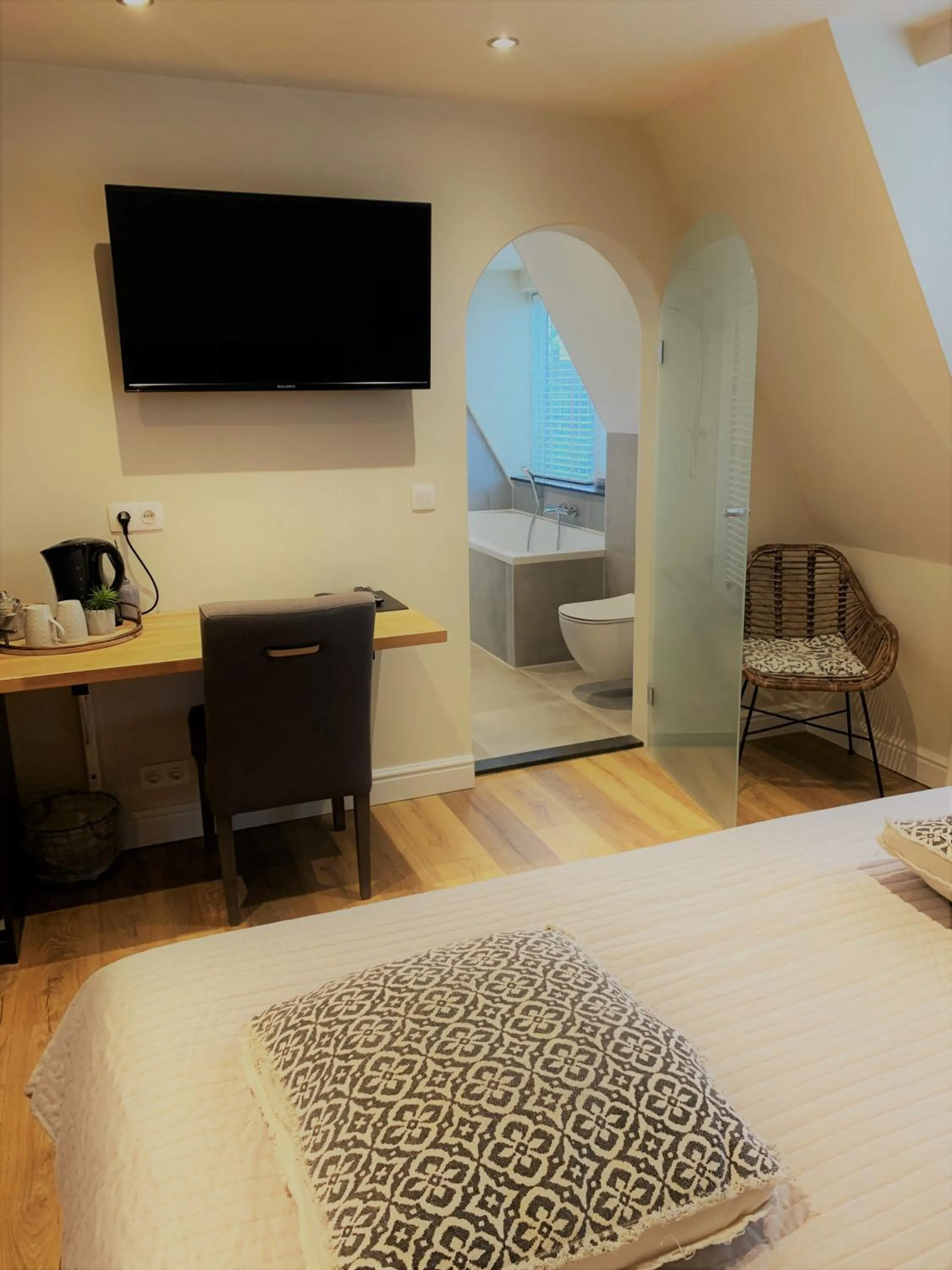 Photo of the whole room, Bed in Hotel Sanders de Paauw