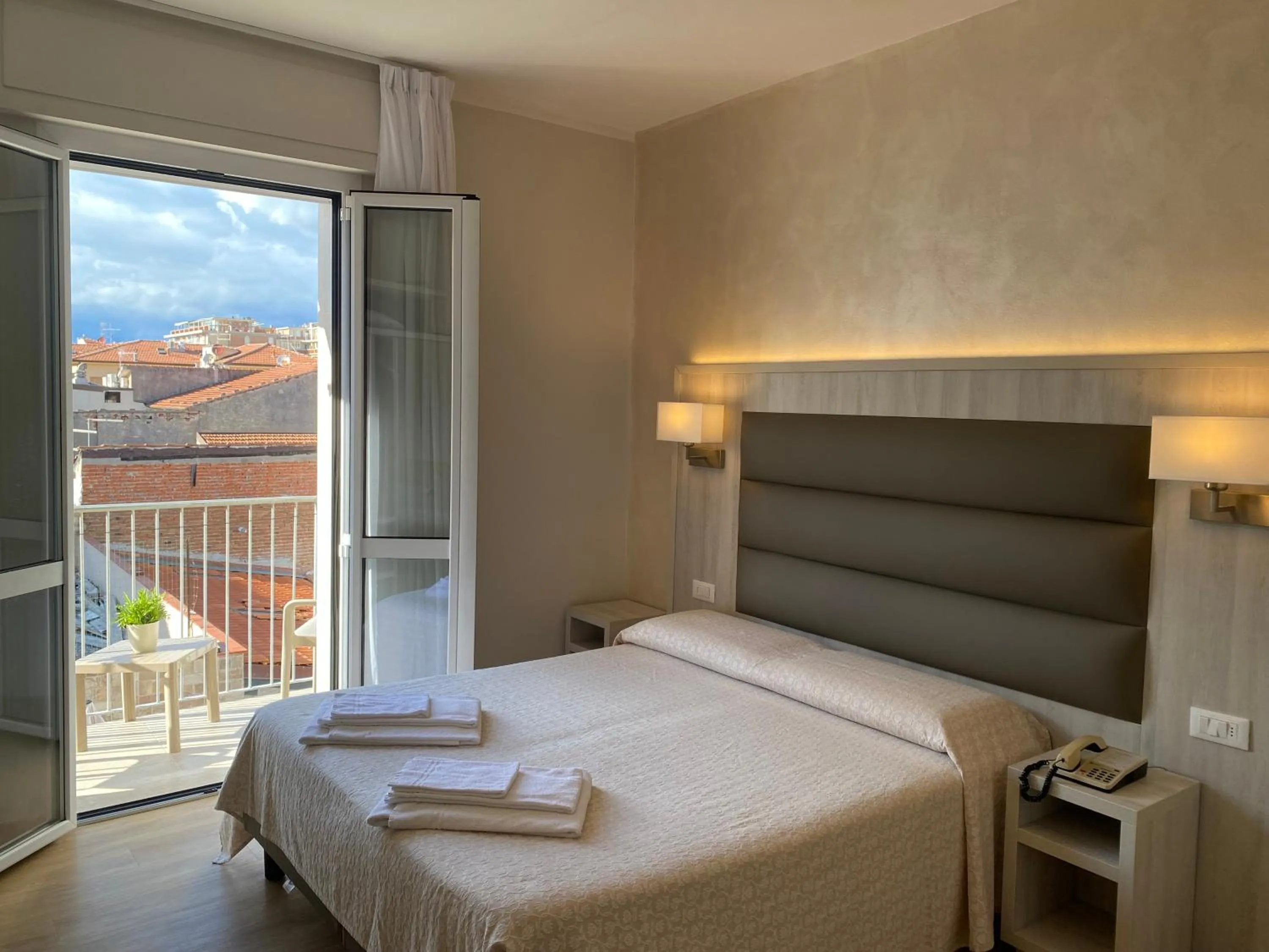 Balcony/Terrace, Bed in Hotel Biagi & Residence