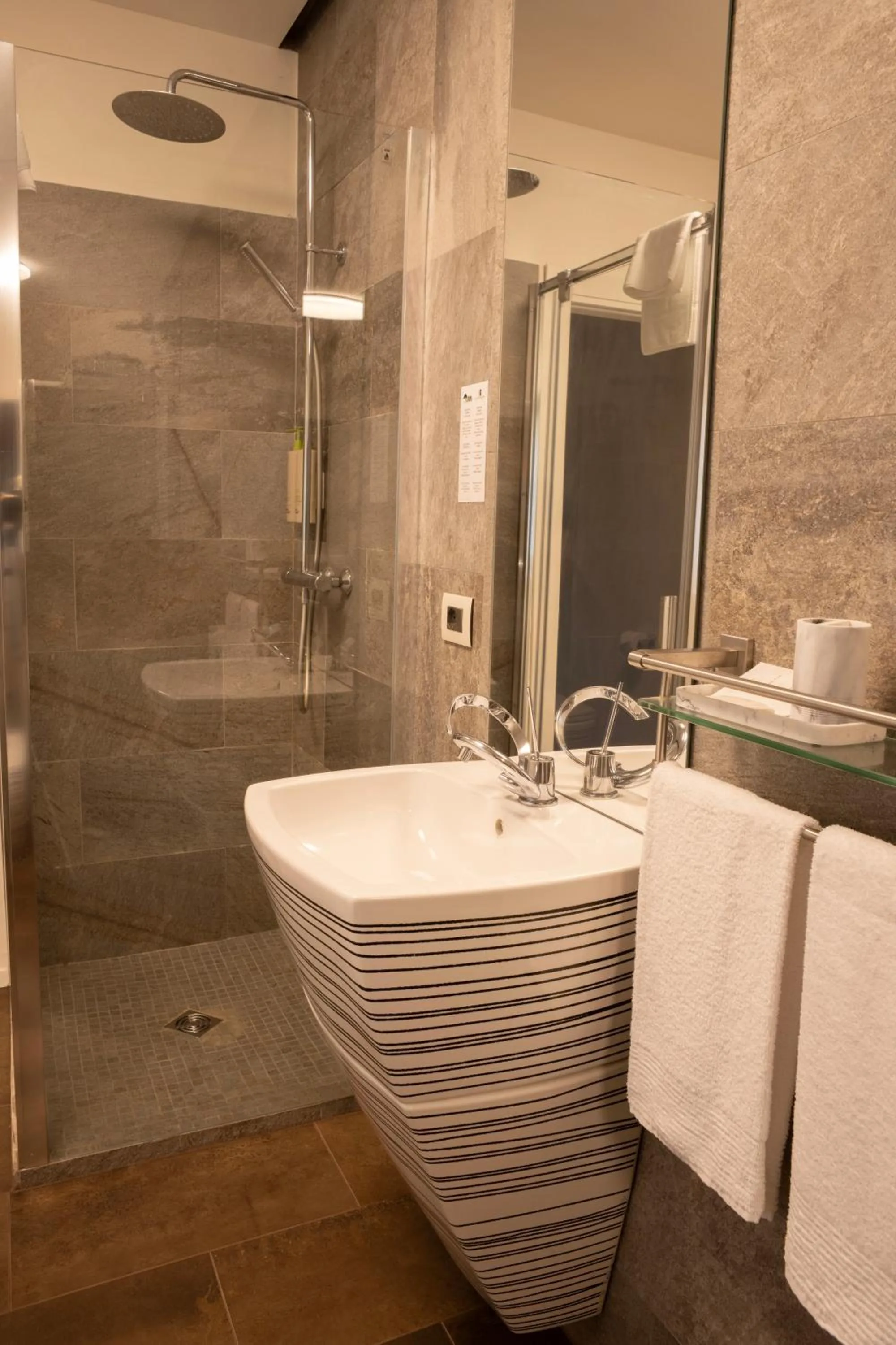 Shower in La Madernassa Resort - Casalora Dimora Storica di Charme