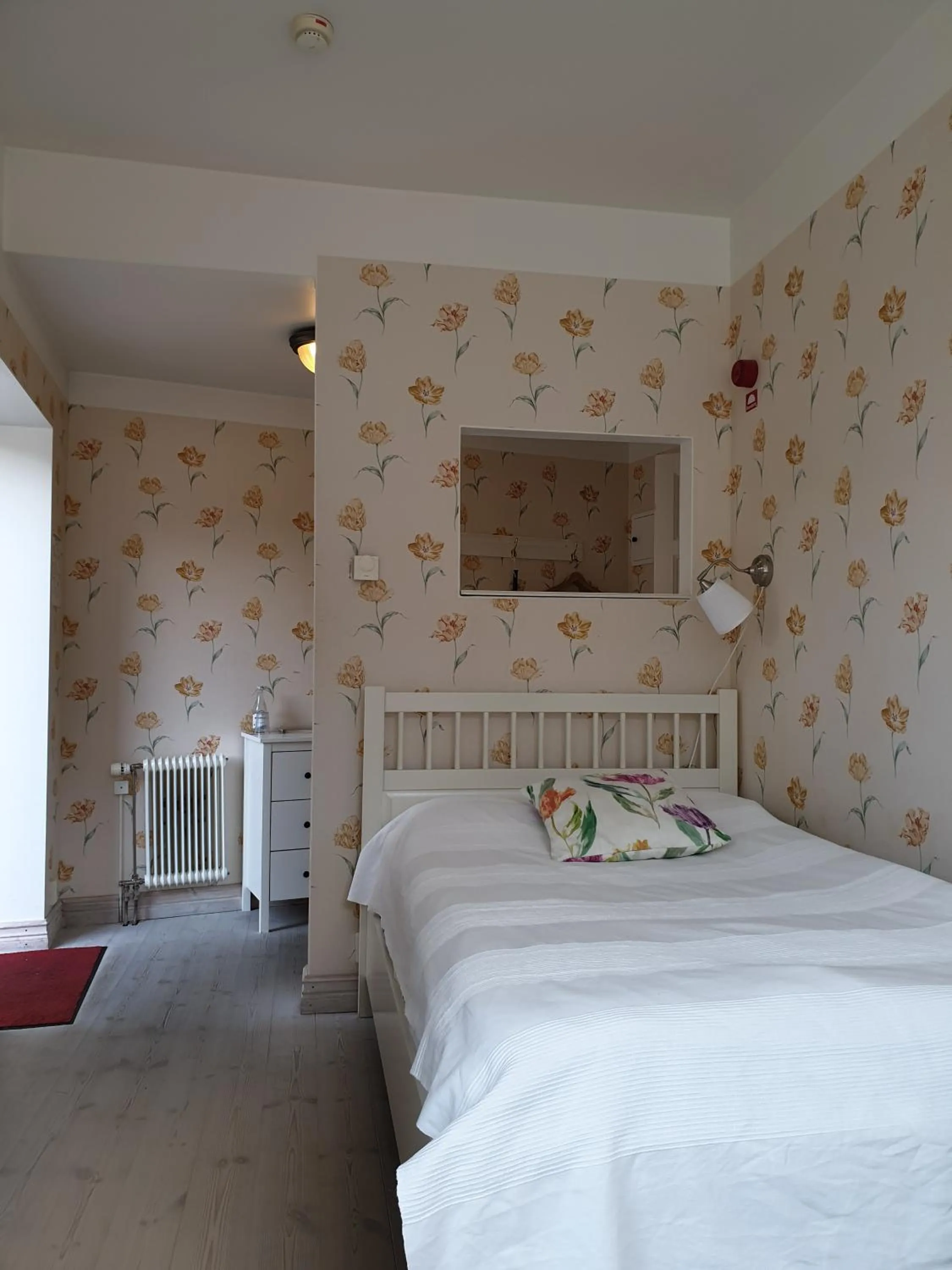 Photo of the whole room, Bed in Lilla Hotellet