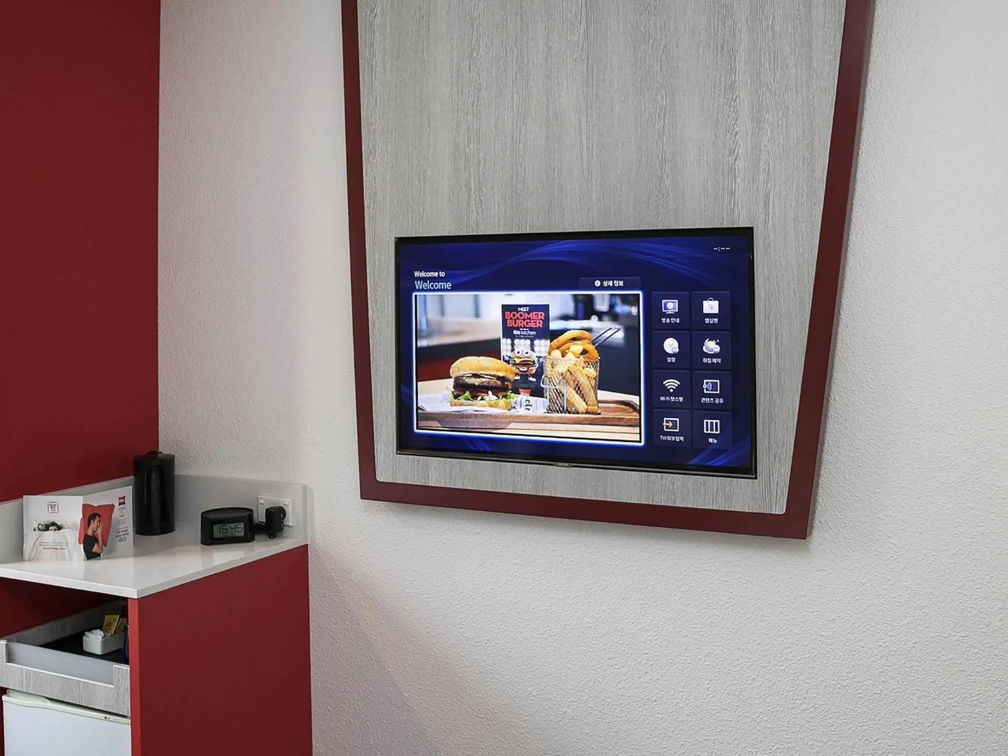 Bedroom in ibis Sydney Airport