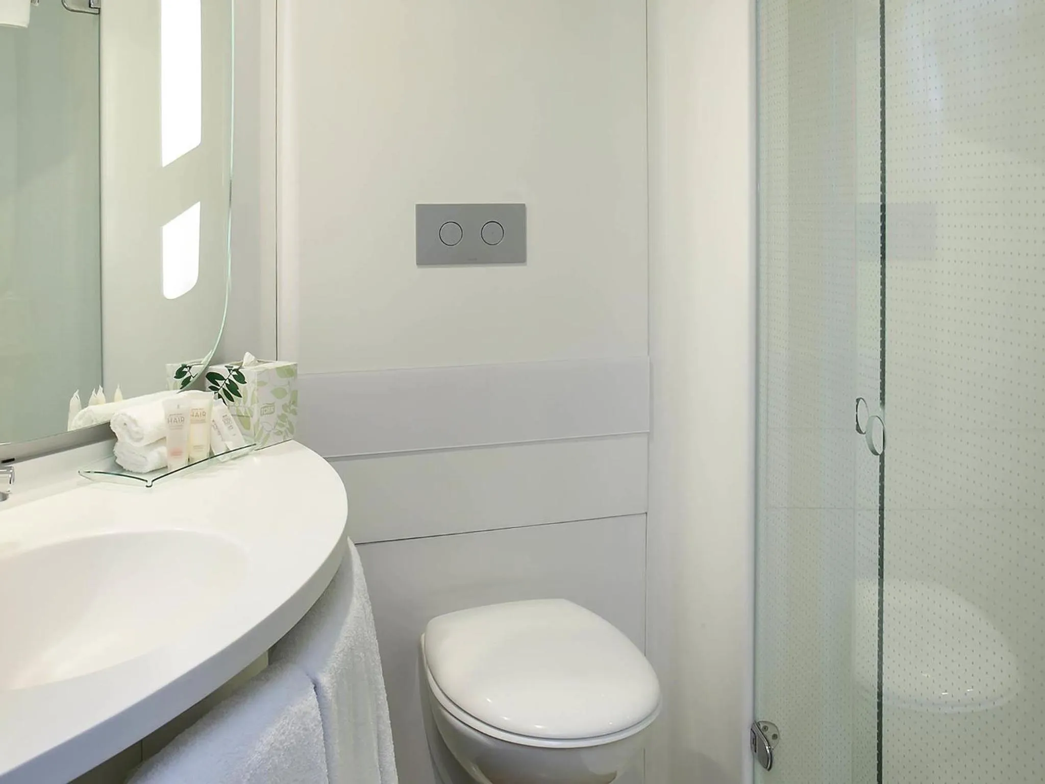 Bedroom in ibis Sydney Airport