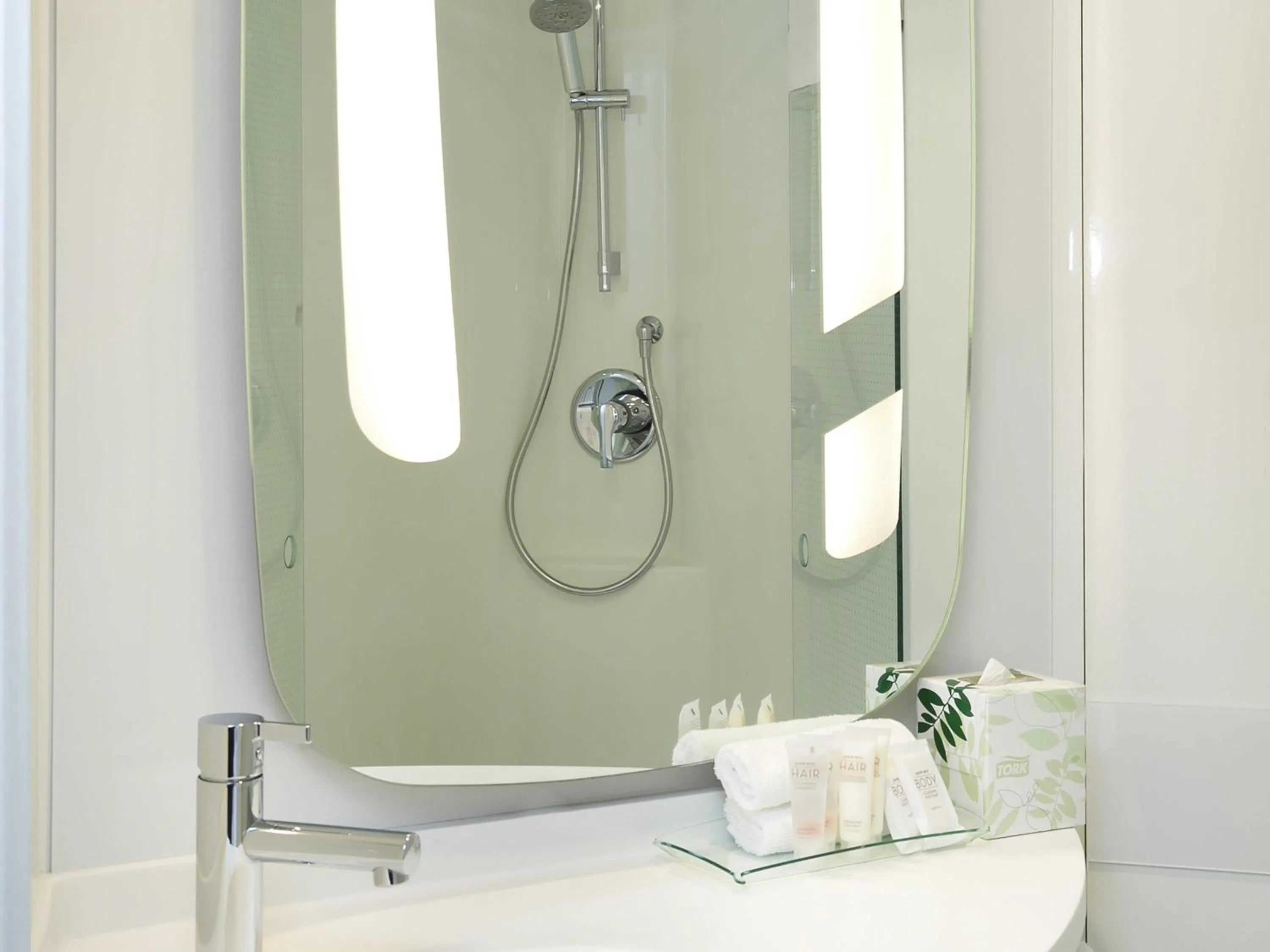 Bedroom in ibis Sydney Airport