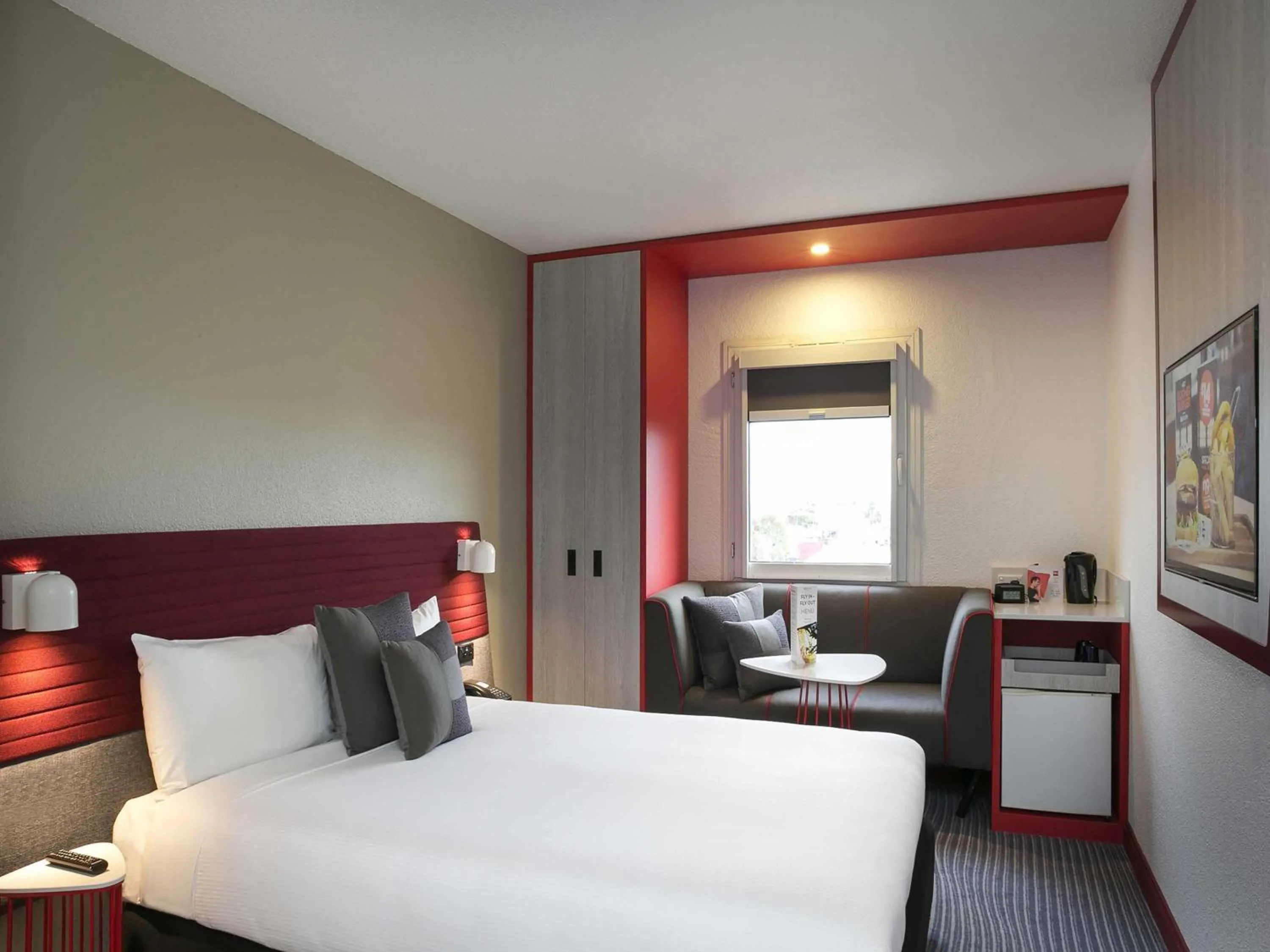 Bedroom, Bed in ibis Sydney Airport