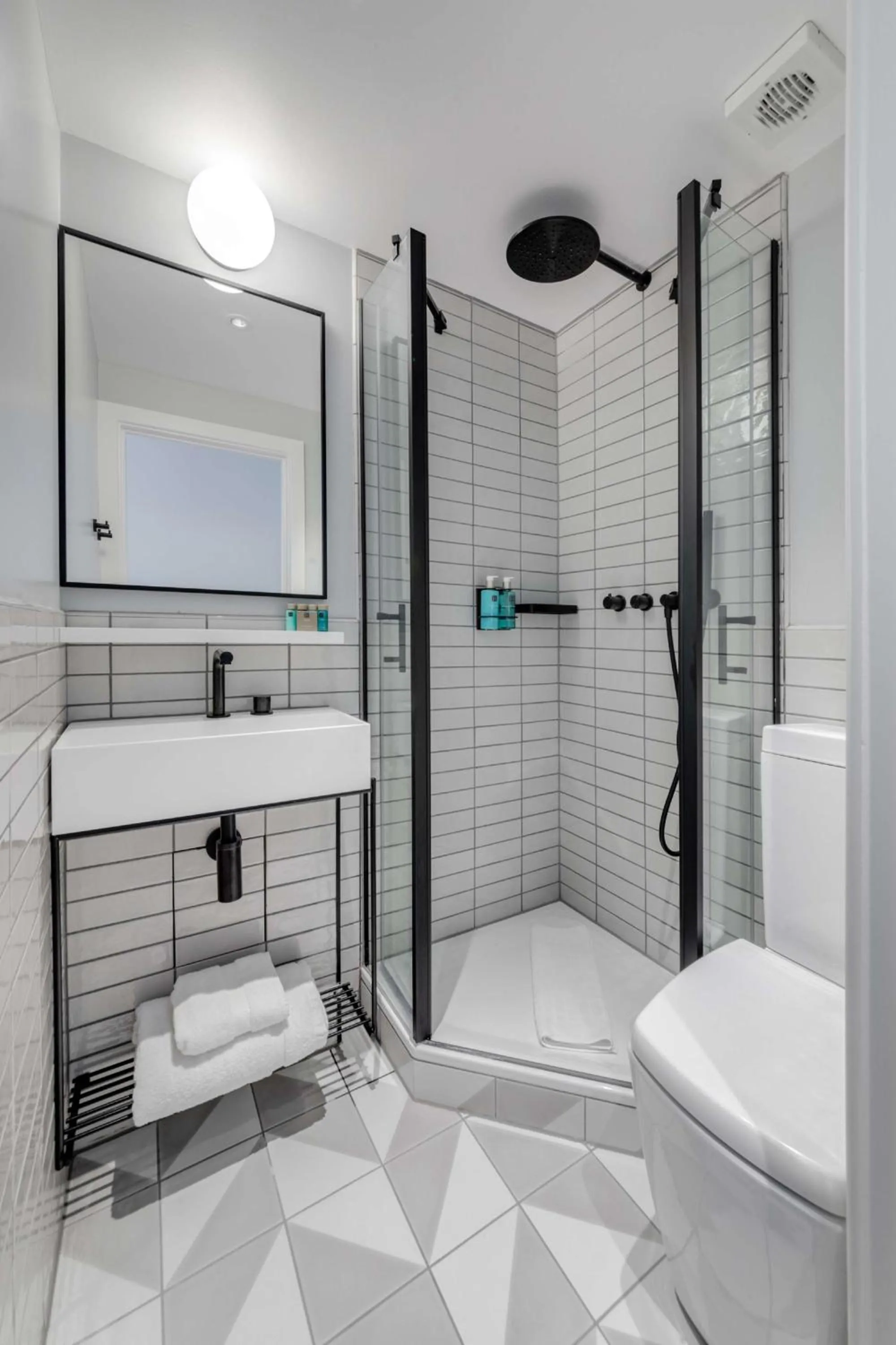 Bathroom in Mornington Hotel London Kensington, BW Premier Collection