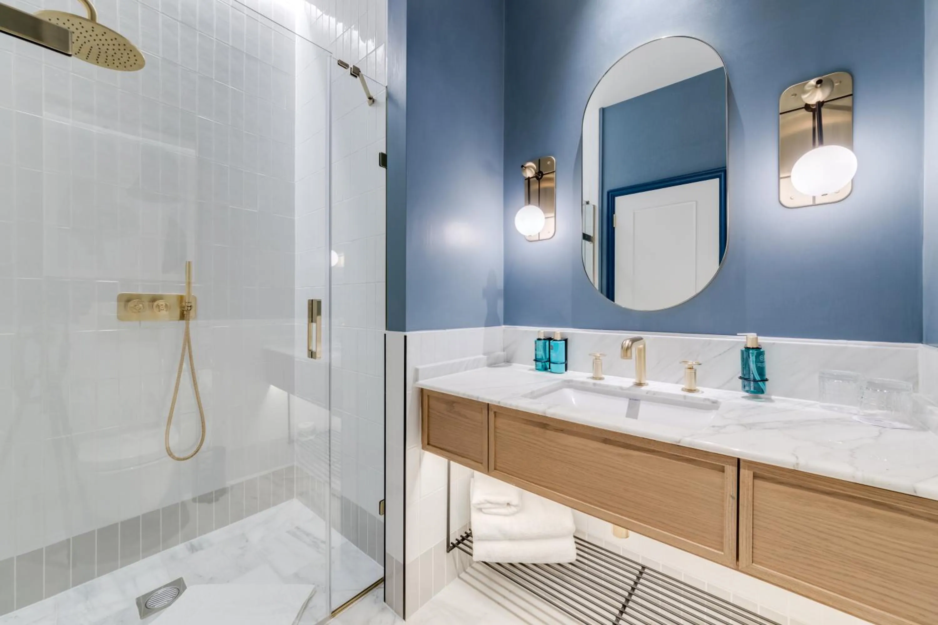 Bathroom in Mornington Hotel London Kensington, BW Premier Collection