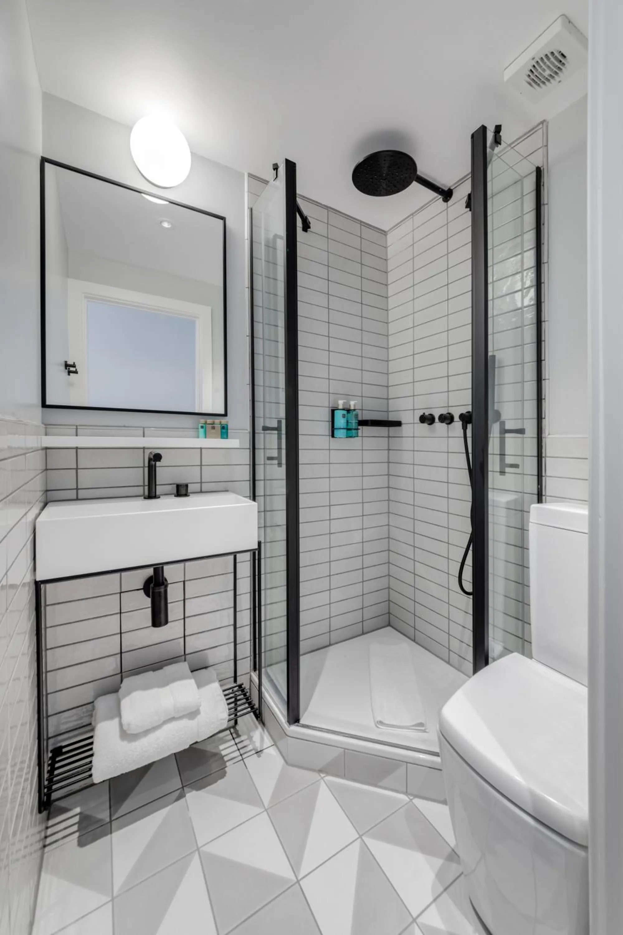 Bathroom in Mornington Hotel London Kensington, BW Premier Collection