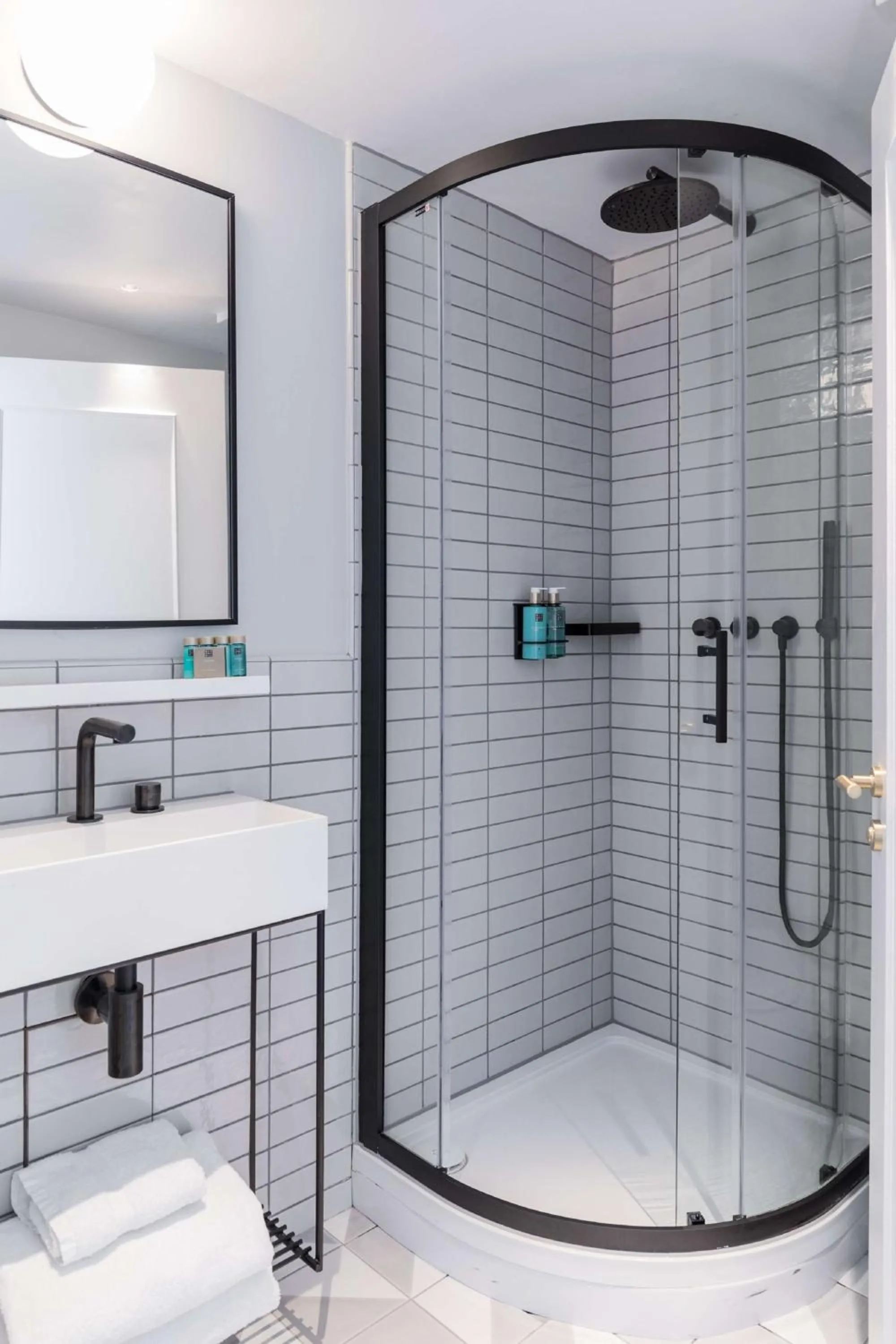 Bathroom in Mornington Hotel London Kensington, BW Premier Collection