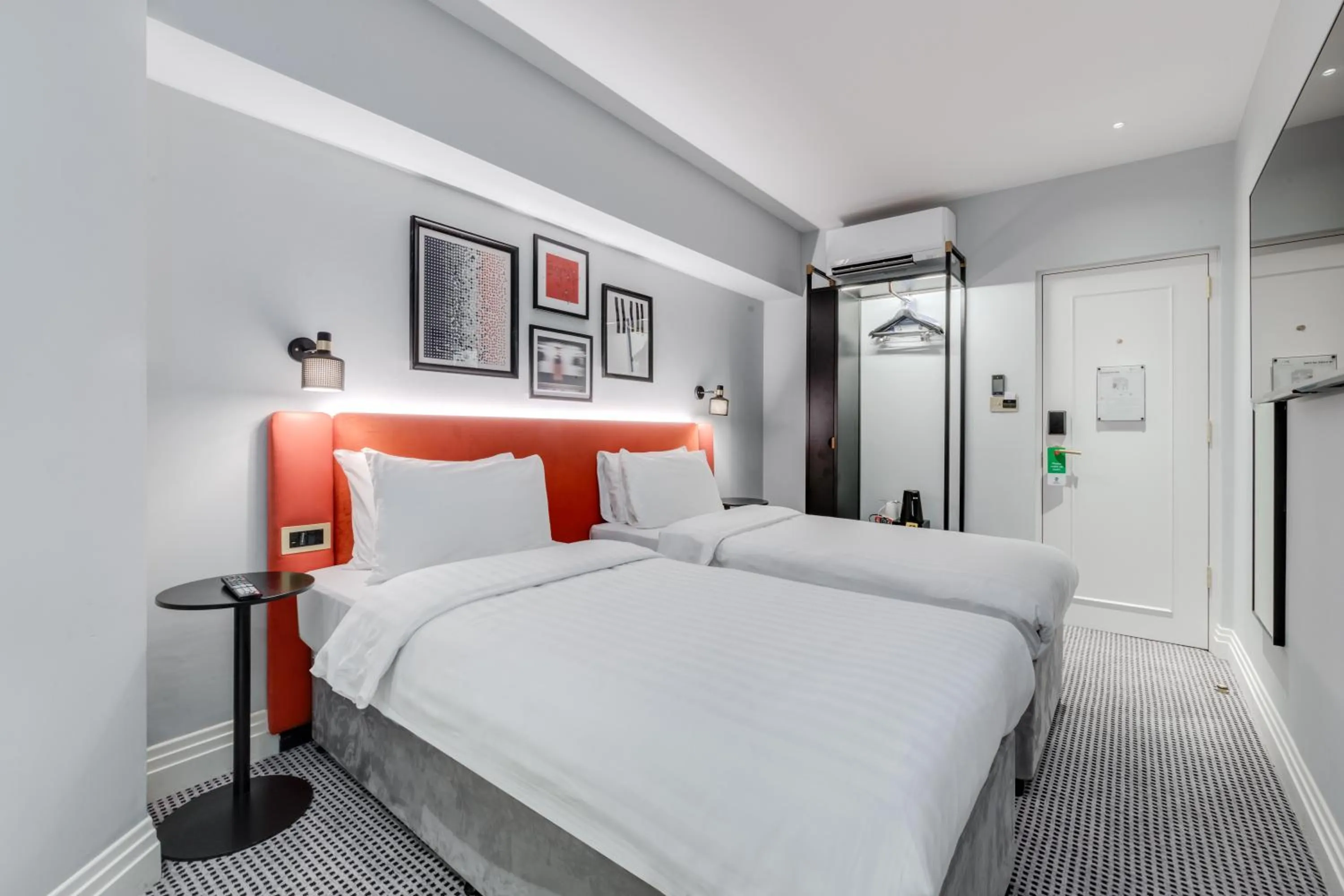 Bedroom, Bed in Mornington Hotel London Kensington, BW Premier Collection