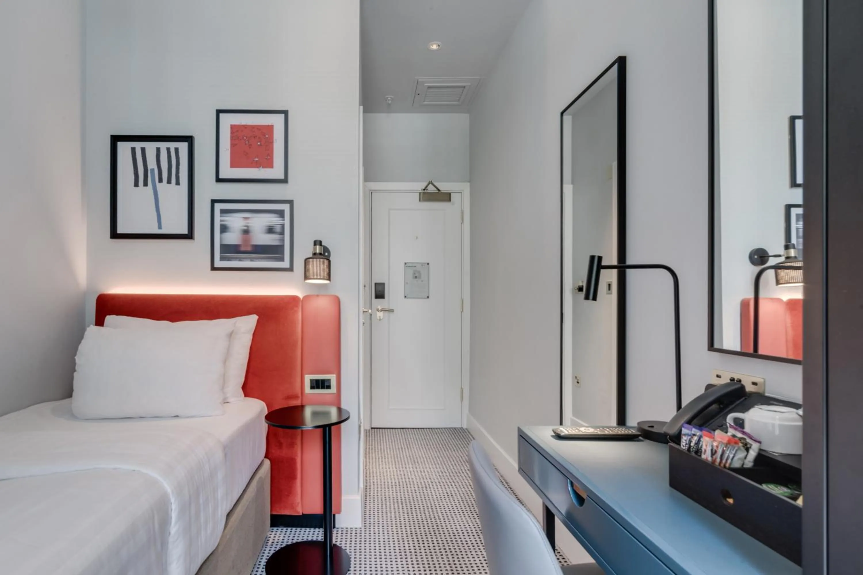 Bedroom, Bed in Mornington Hotel London Kensington, BW Premier Collection