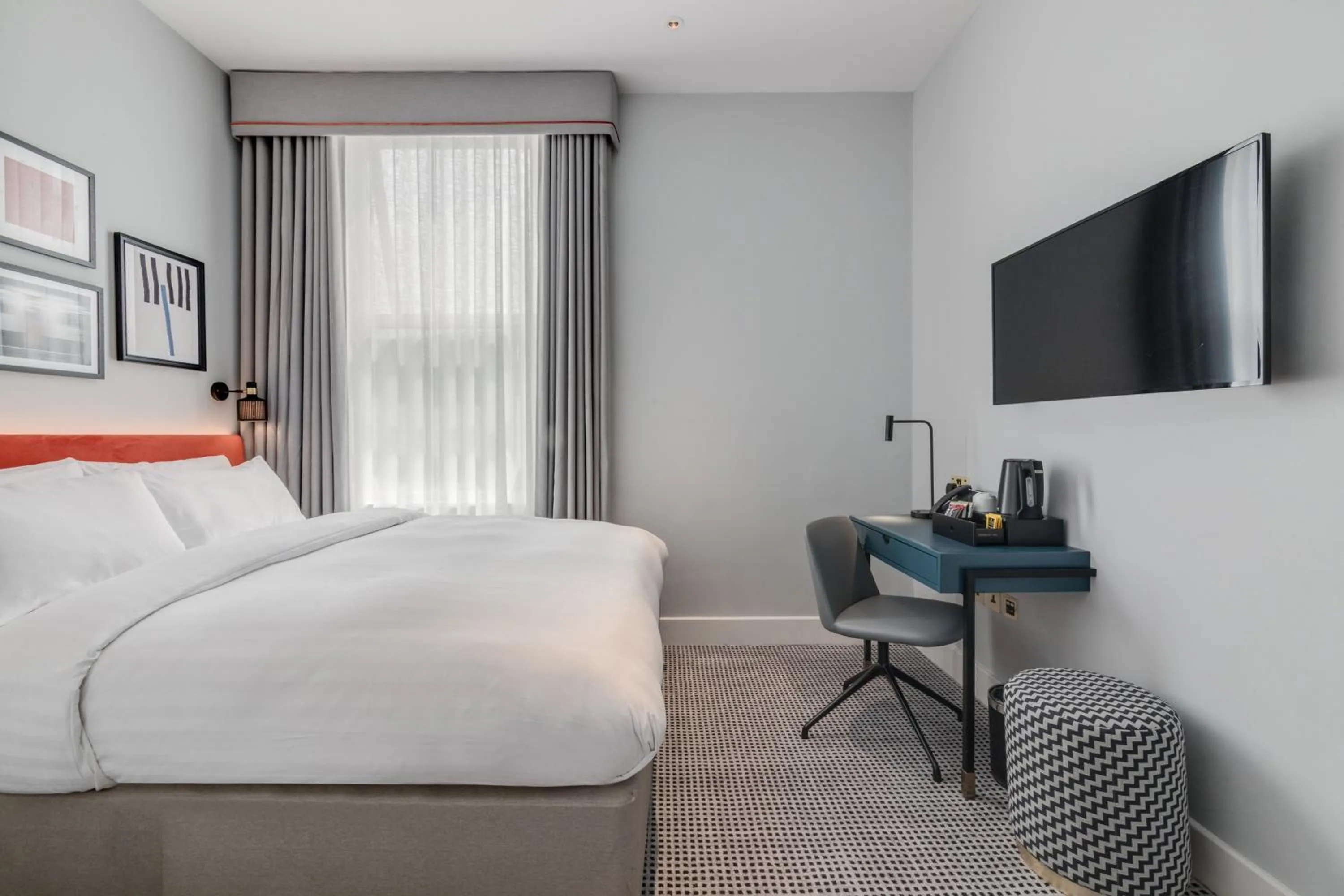 Bed in Mornington Hotel London Kensington, BW Premier Collection