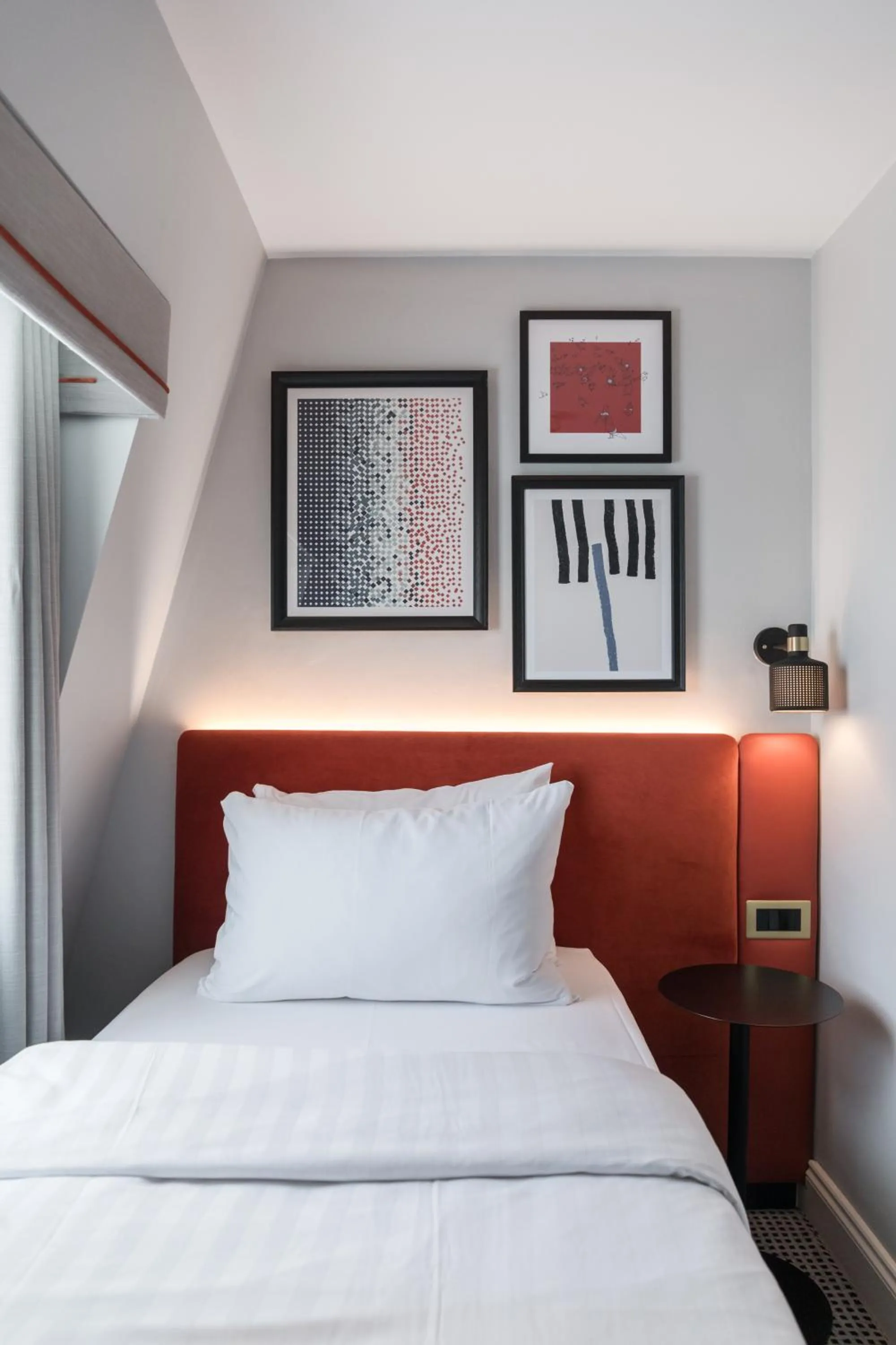 Bed in Mornington Hotel London Kensington, BW Premier Collection