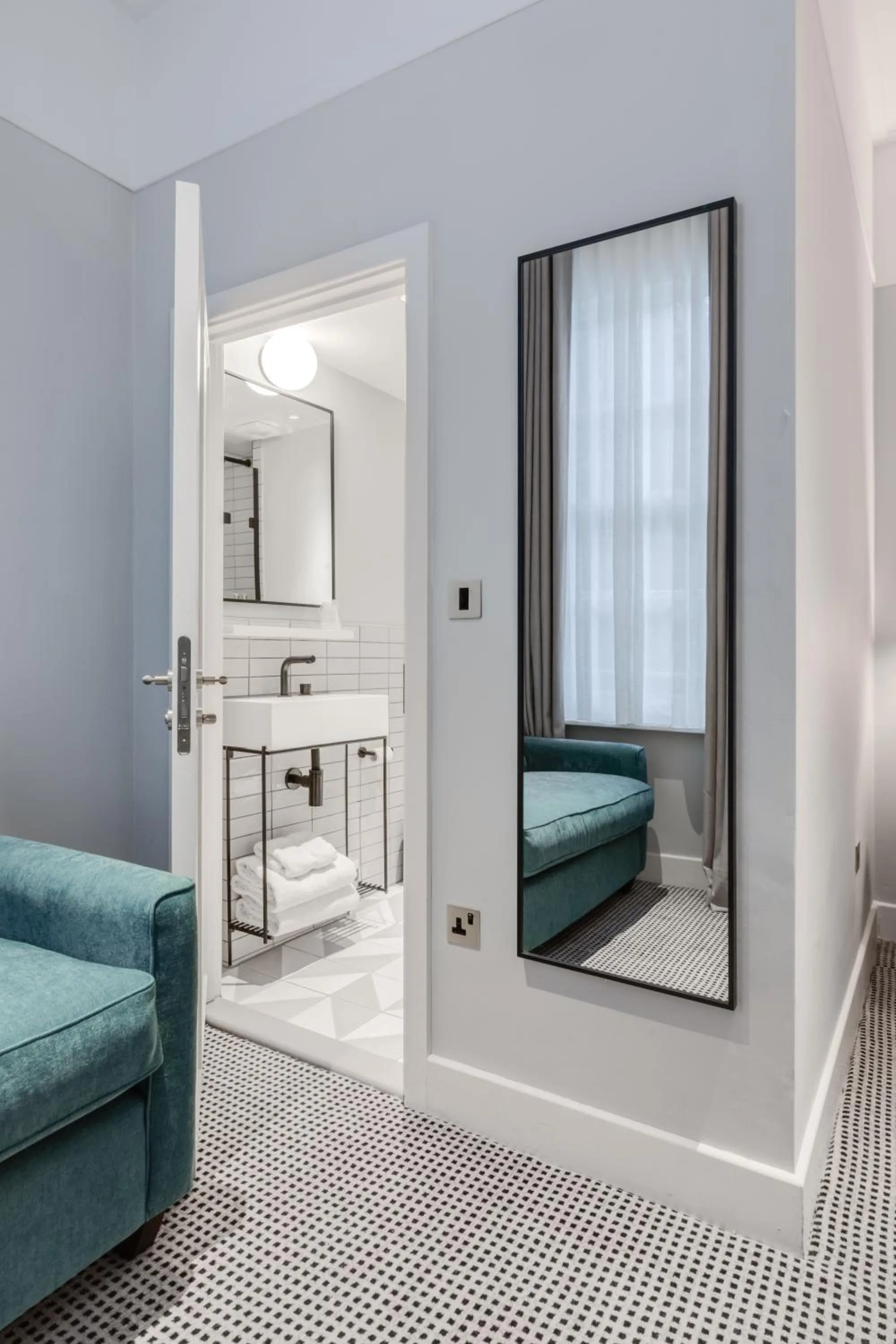 Bedroom, Bed in Mornington Hotel London Kensington, BW Premier Collection