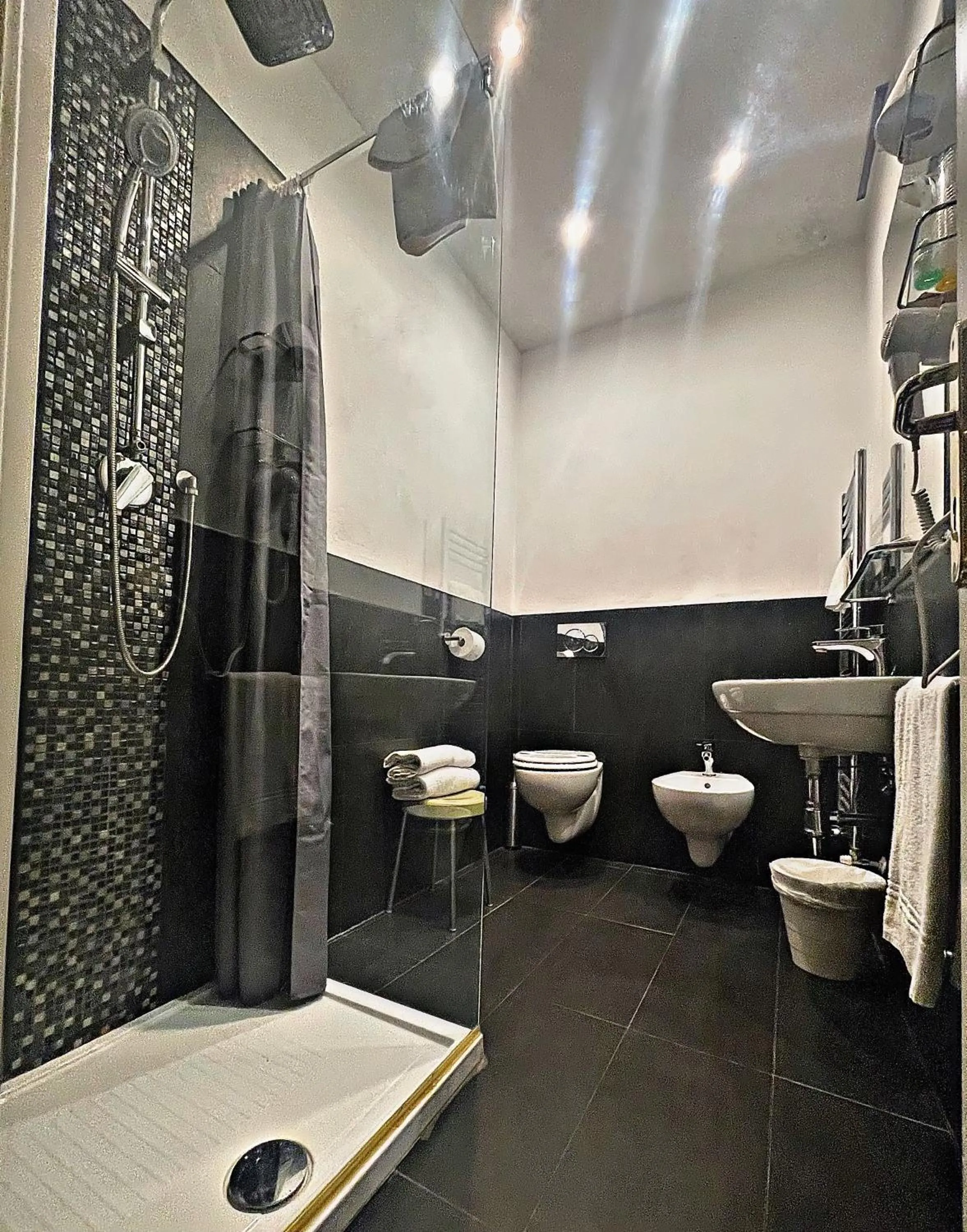 Shower in Hotel Coluccini