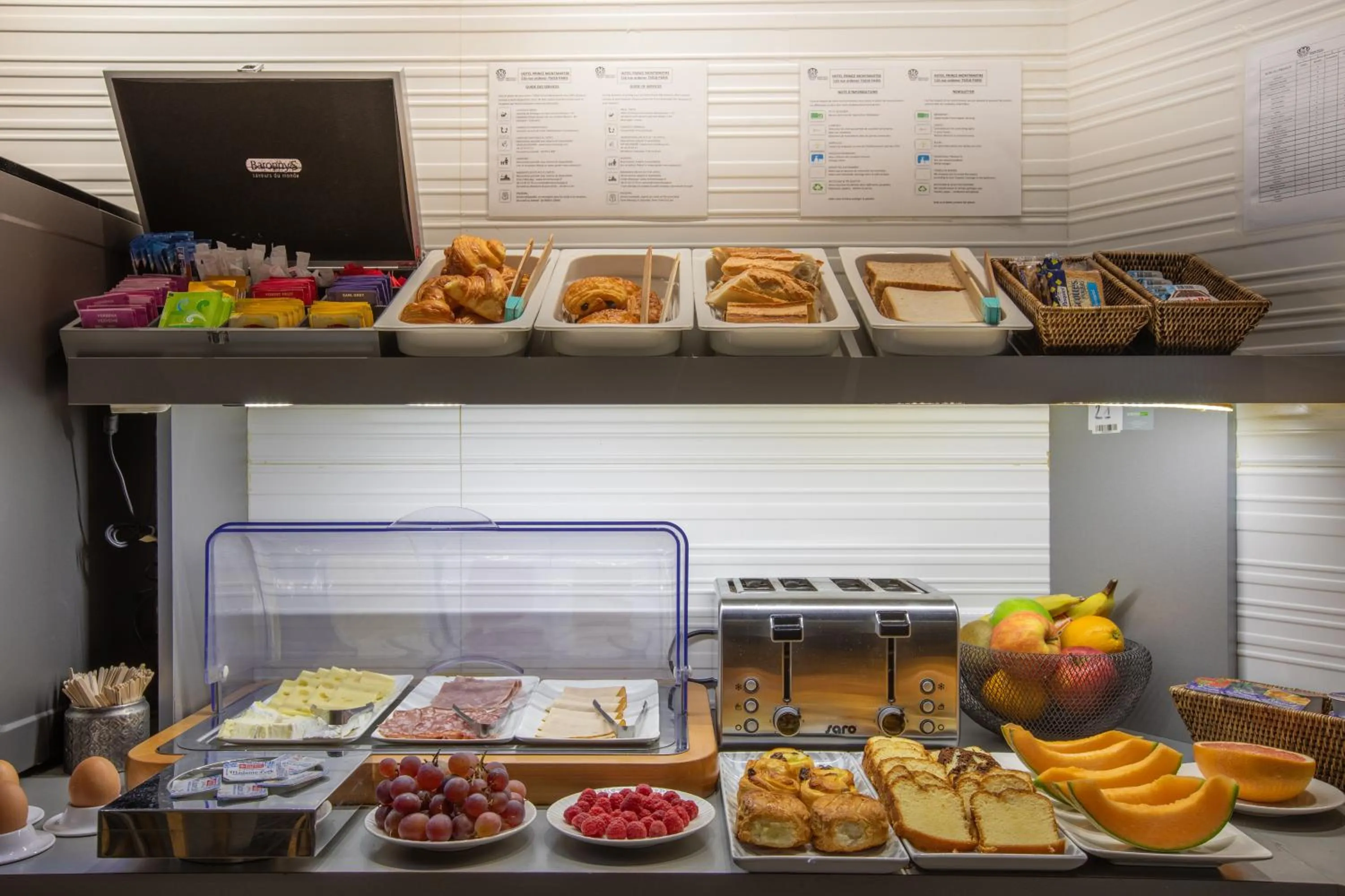 Buffet breakfast in Prince Albert Montmartre