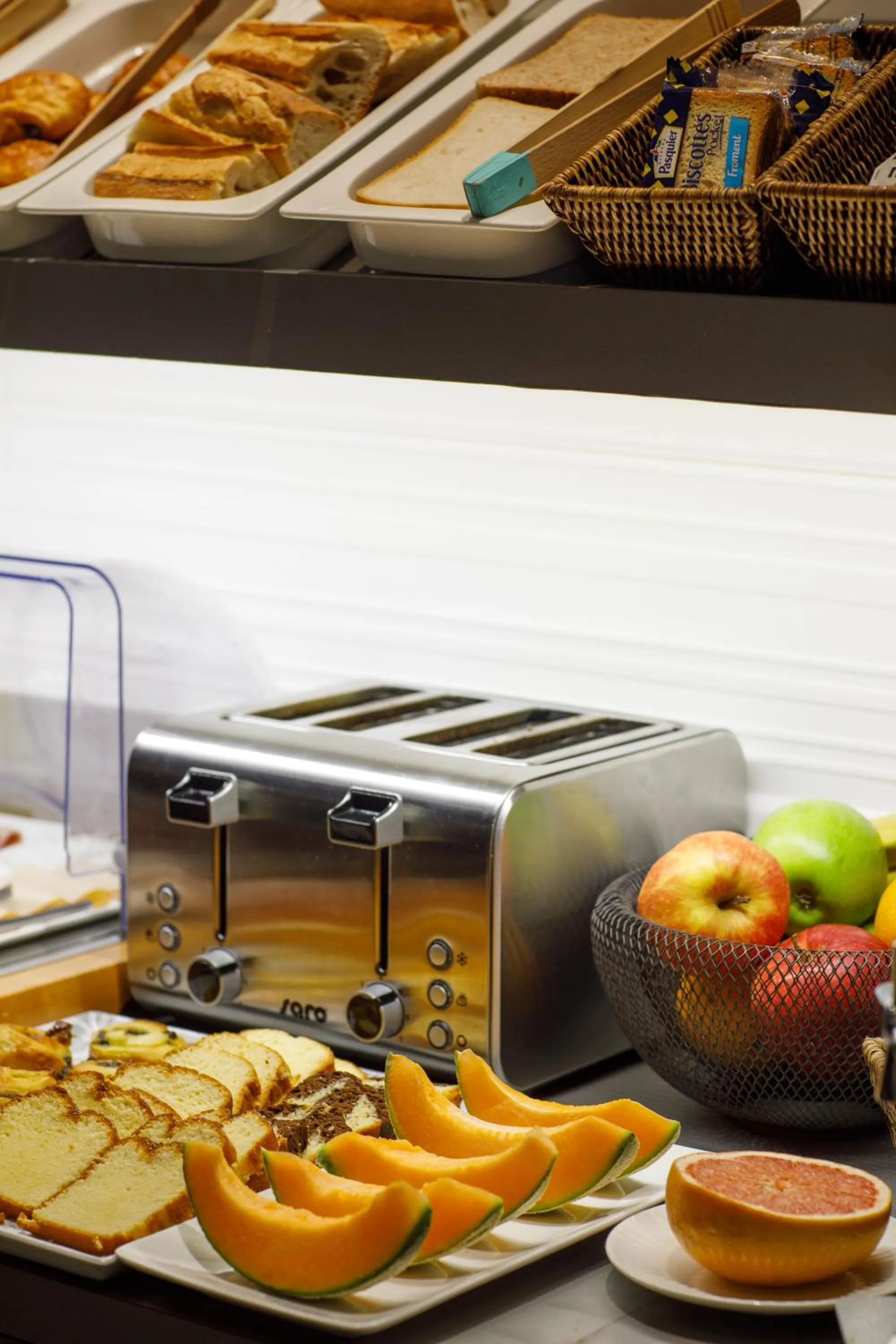 Breakfast in Prince Albert Montmartre