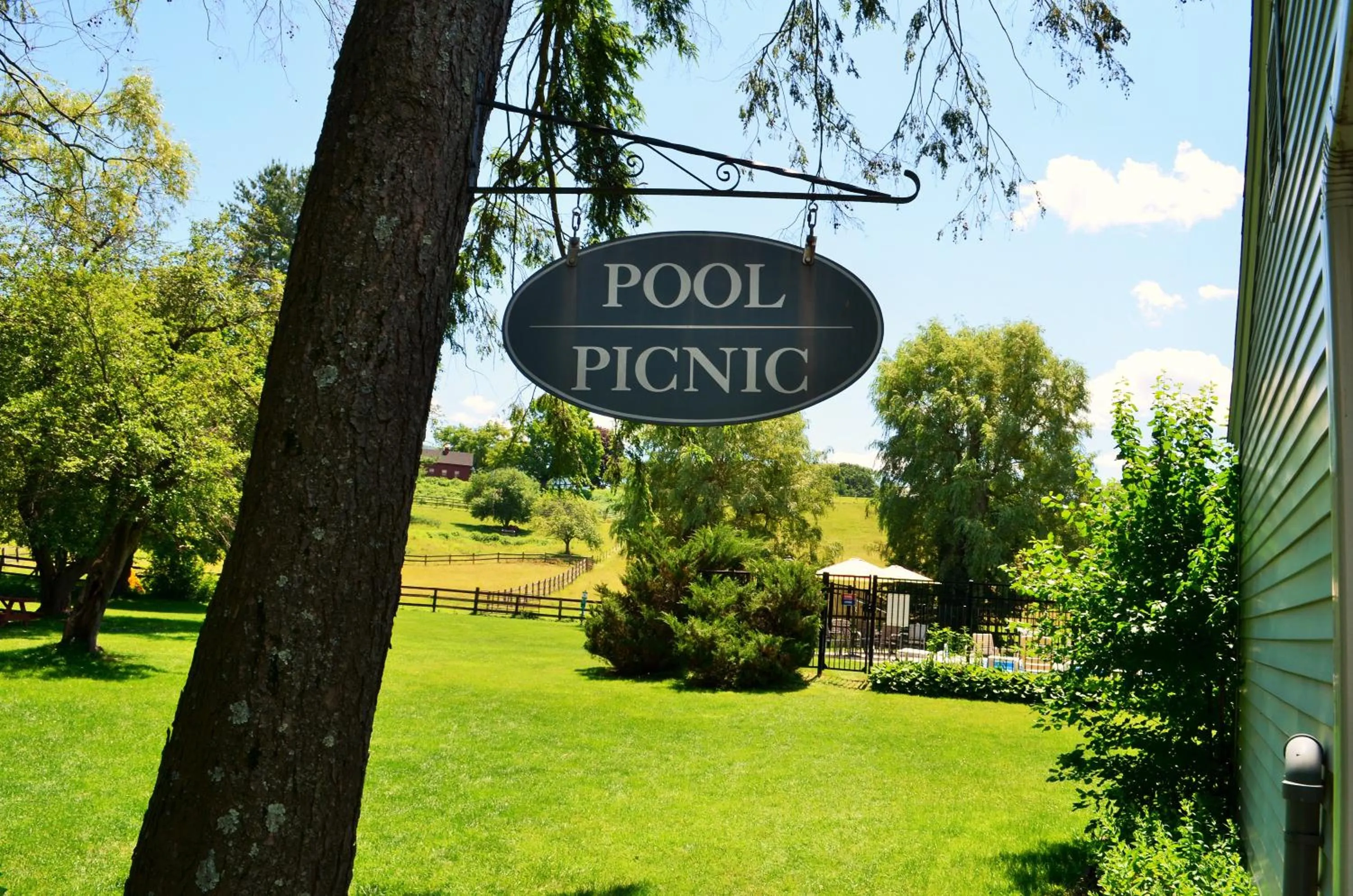 Decorative detail in Maple Terrace Motel